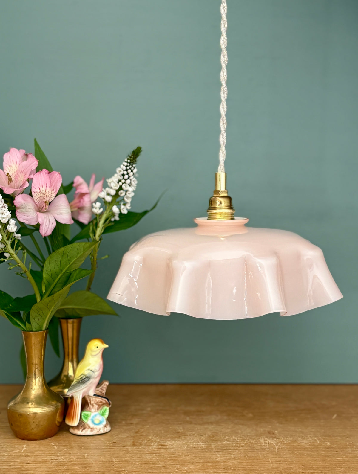 Suspension abat-jour vintage en opaline rose