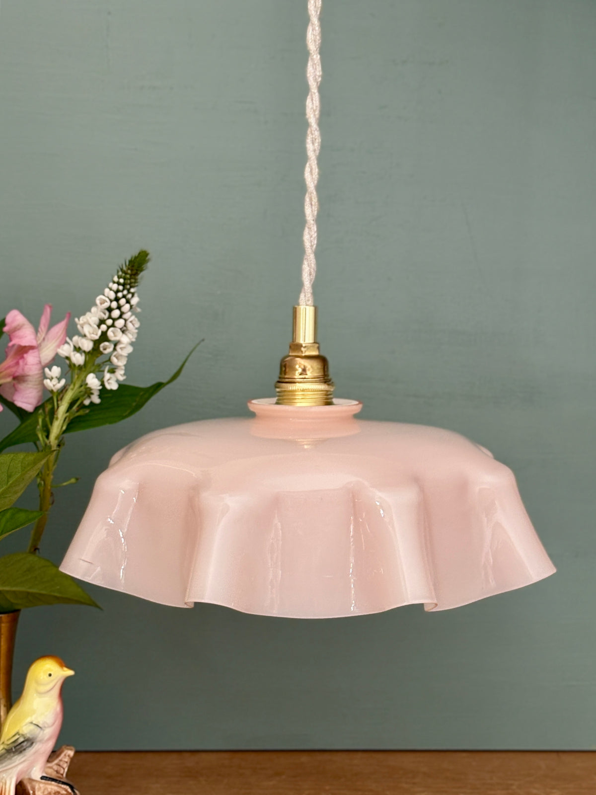 Suspension abat-jour vintage en opaline rose