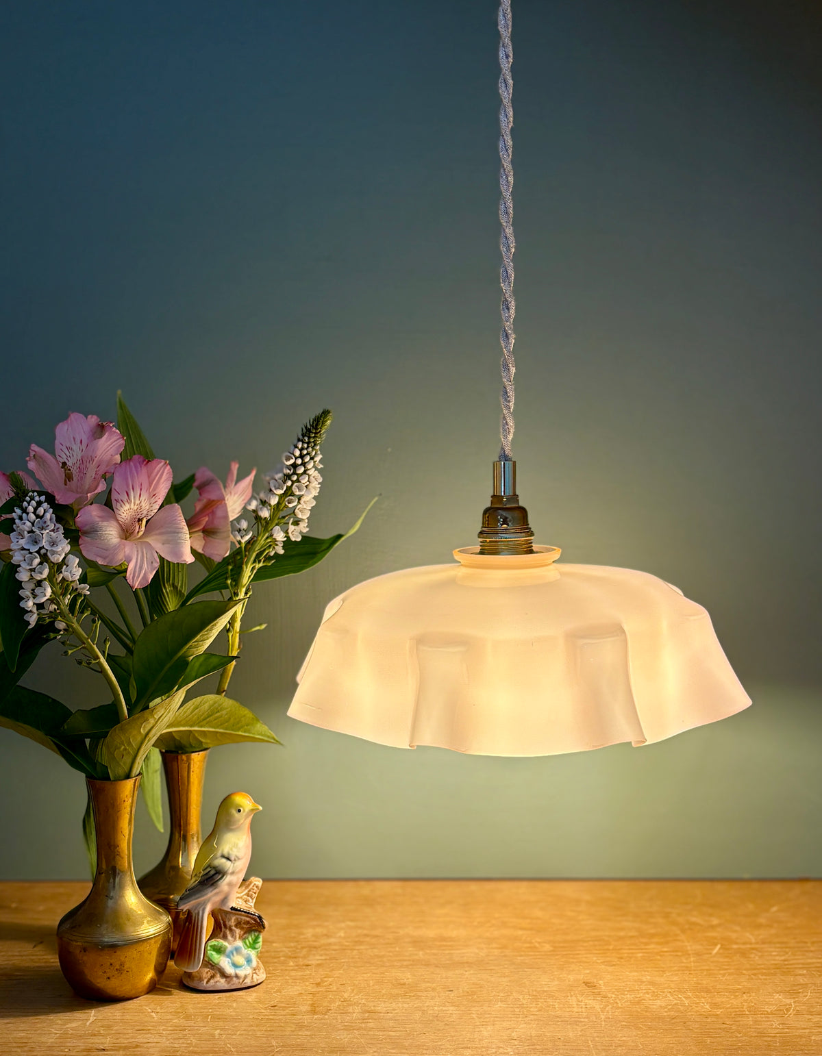 Suspension abat-jour vintage en opaline rose