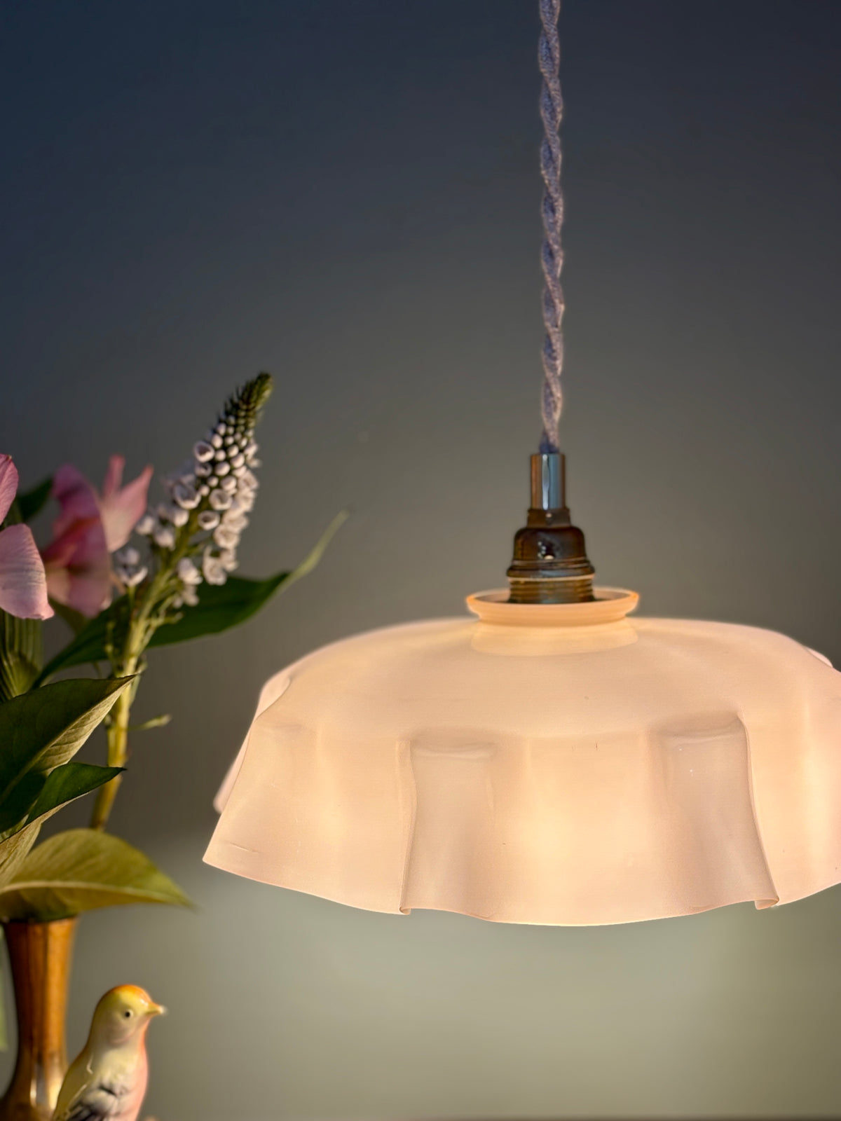 Suspension abat-jour vintage en opaline rose