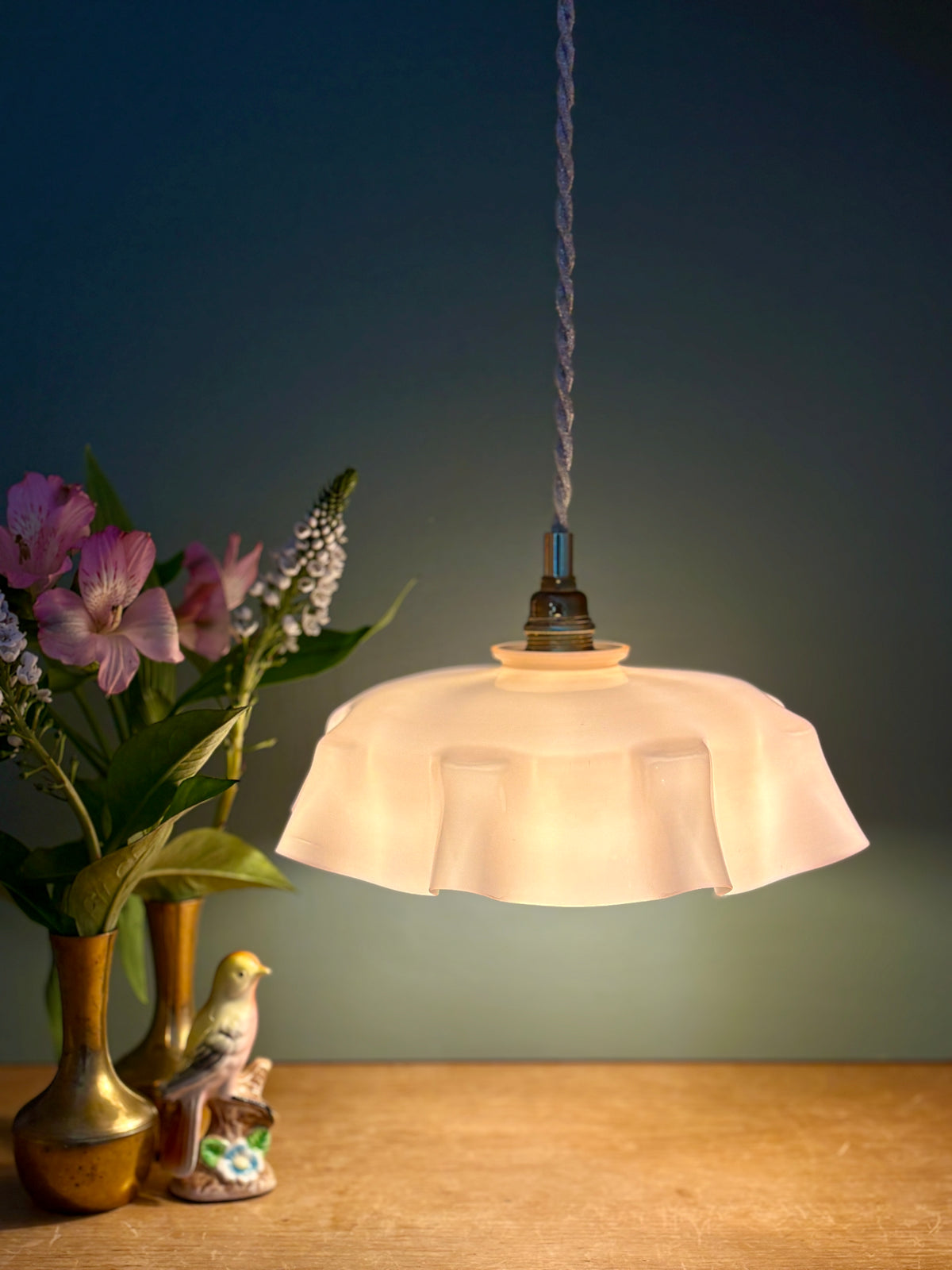 Suspension abat-jour vintage en opaline rose