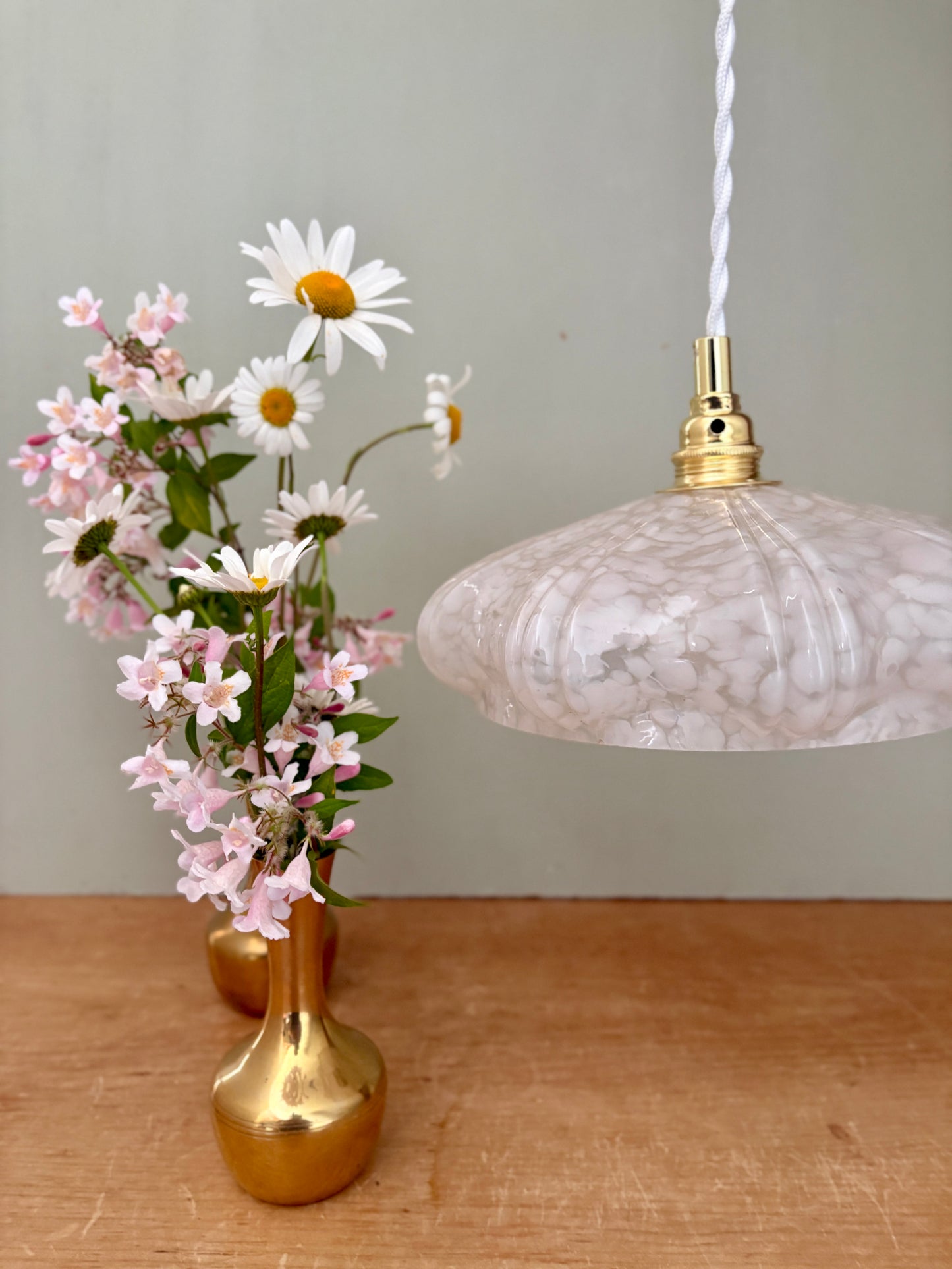 Suspension abat-jour vintage art déco en verre de Clichy blanc