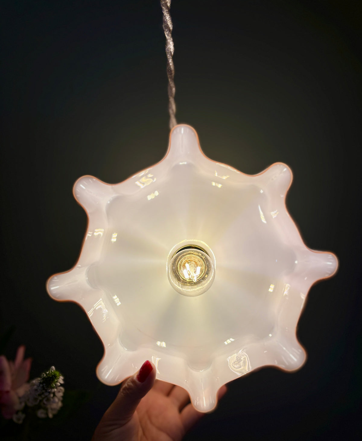 Suspension abat-jour vintage en opaline rose