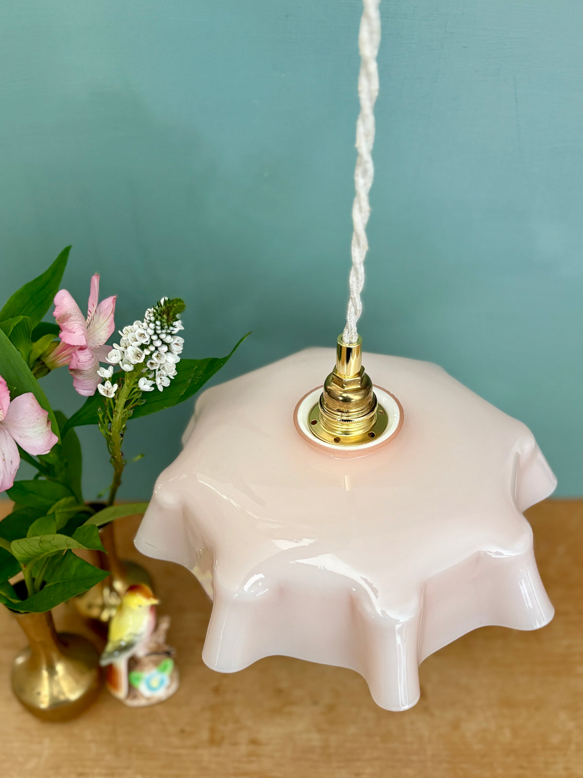 Suspension abat-jour vintage en opaline rose