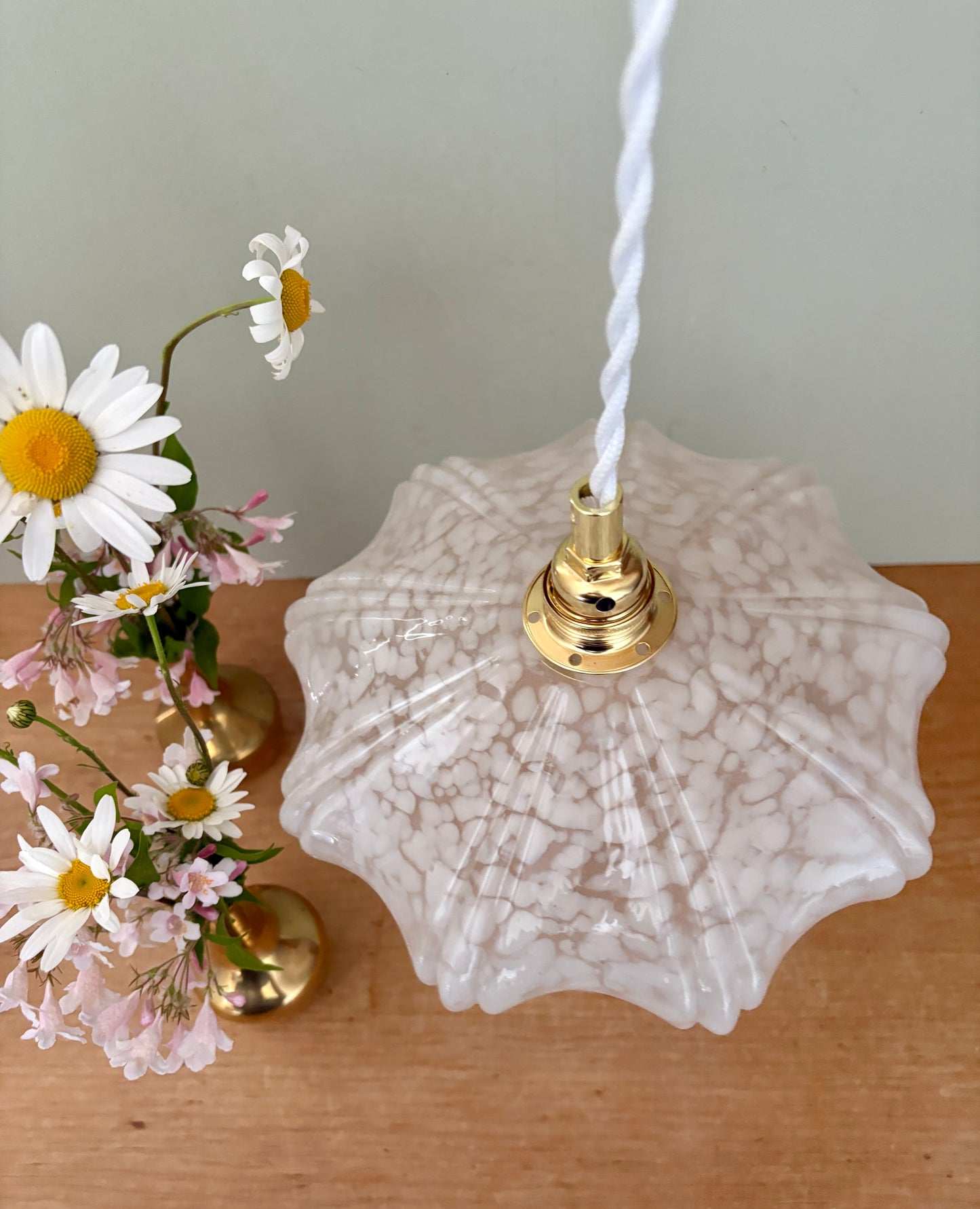 Suspension abat-jour vintage art déco en verre de Clichy blanc