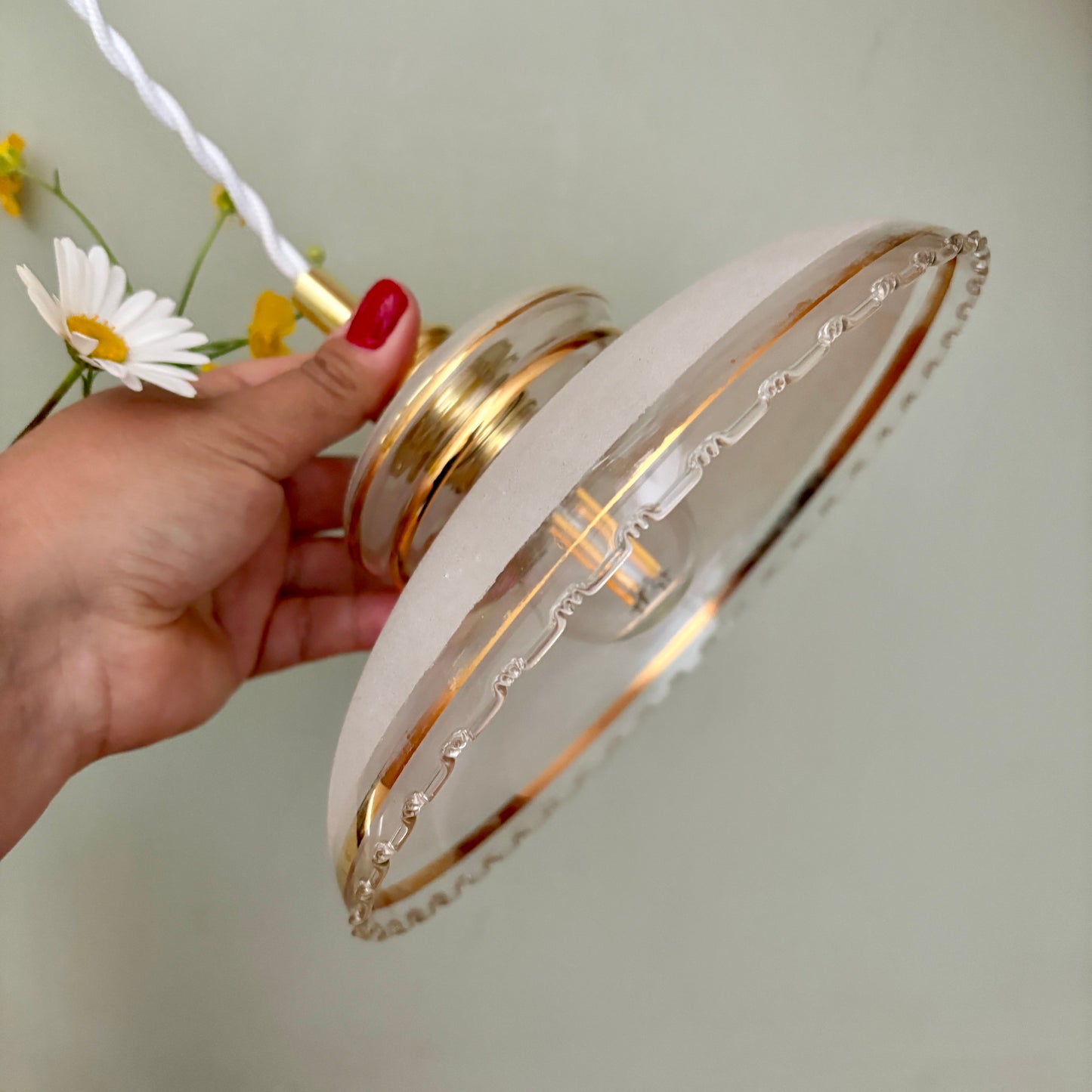 Suspension abat-jour ancien en verre granité blanc et doré