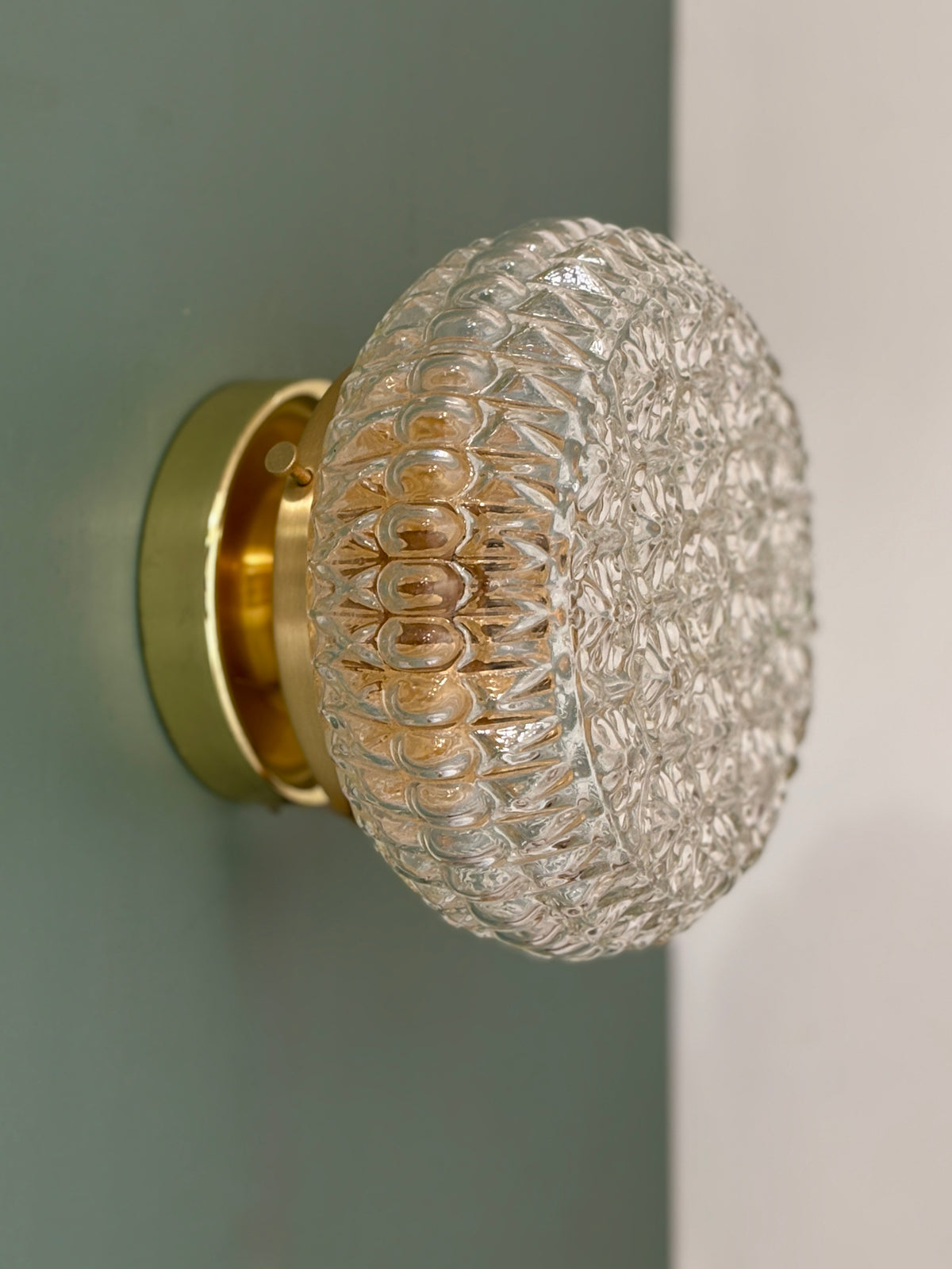 Applique ou plafonnier globe vintage en verre moulé (PLAFF1)