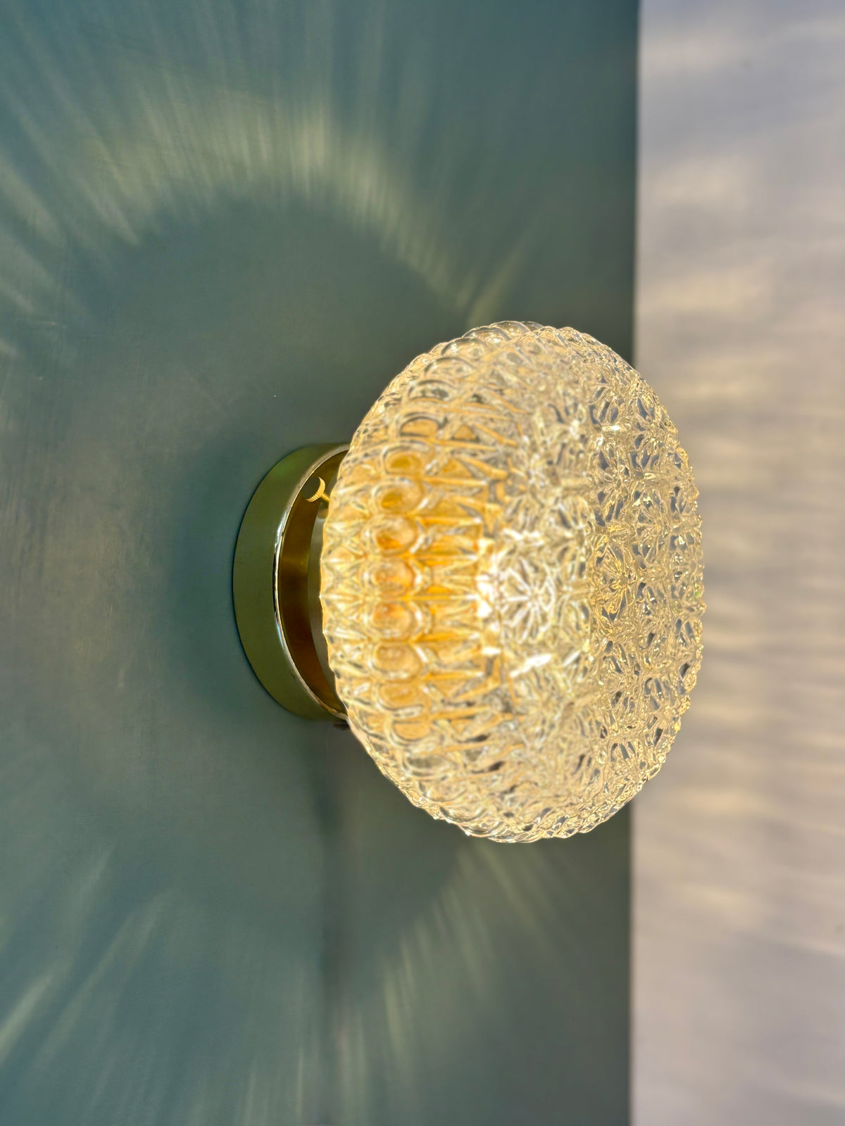 Applique ou plafonnier globe vintage en verre moulé (PLAFF1)