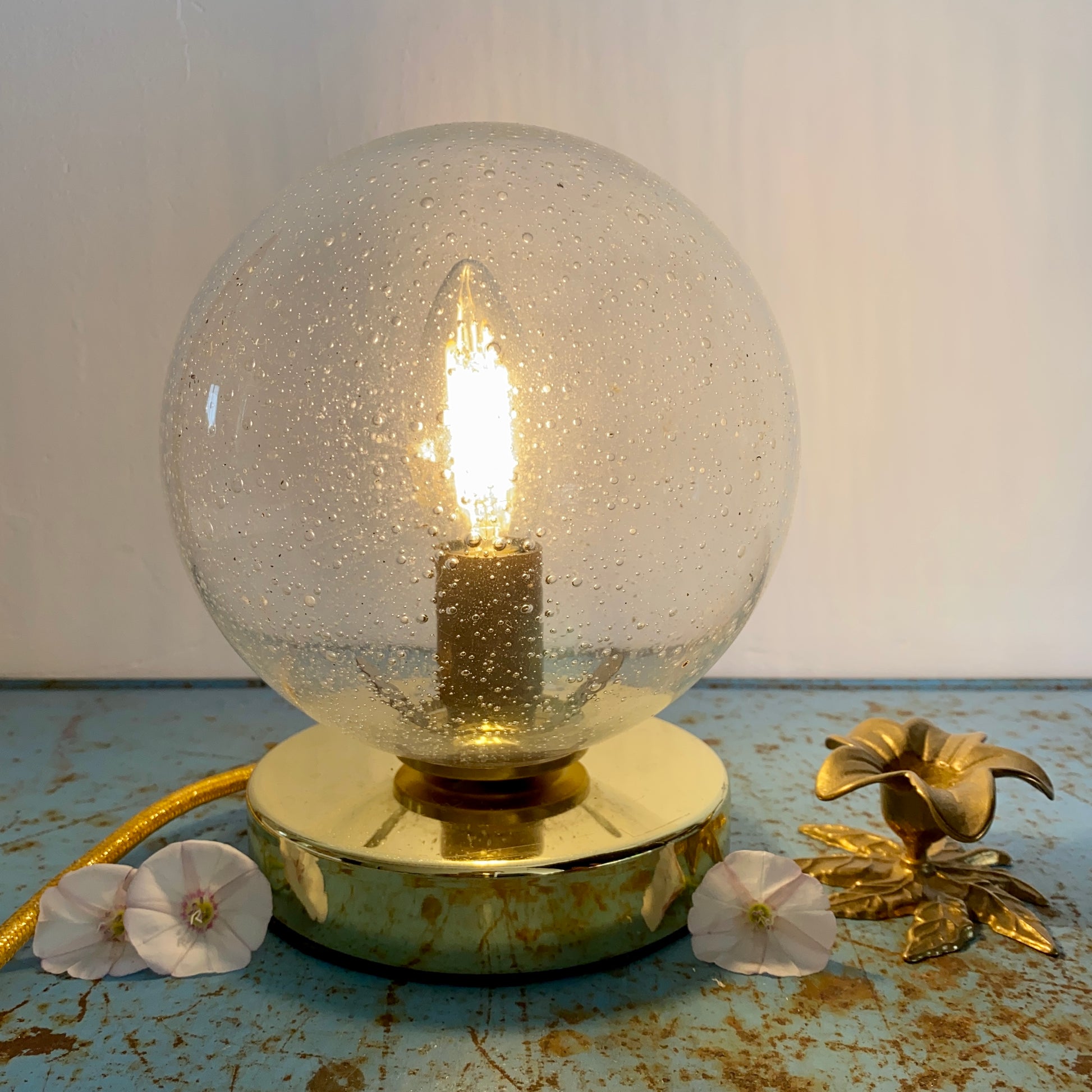 Lampe à poser Dome vintage en verre au design vintage par Nordal