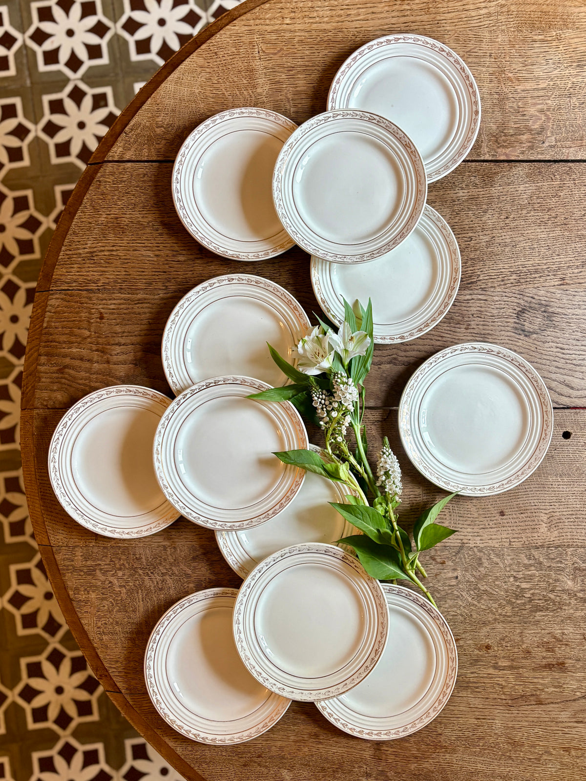 Lot de 12 assiettes à dessert vintage blanches et dorées Céranord
