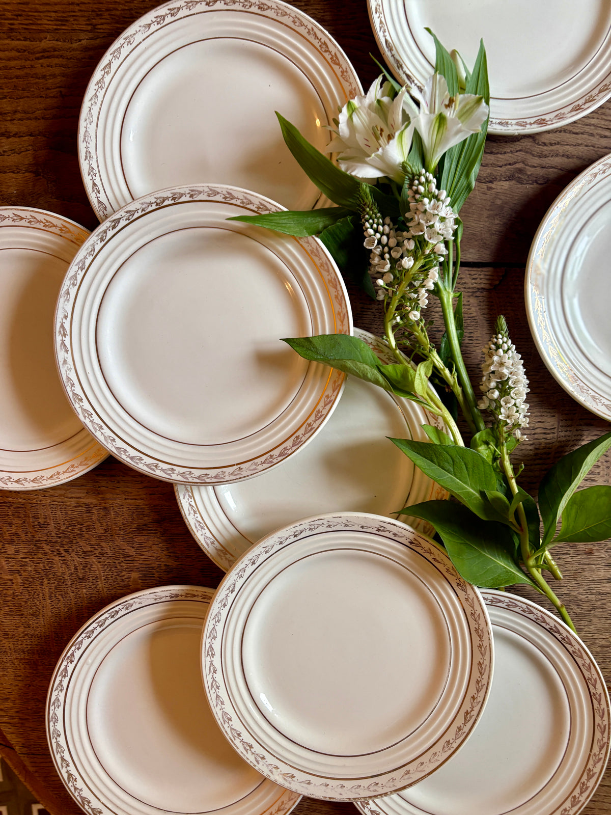 Lot de 12 assiettes à dessert vintage blanches et dorées Céranord