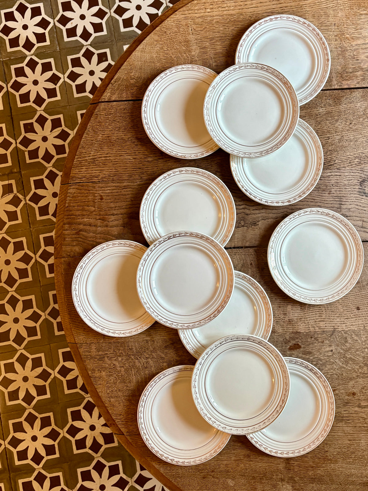 Lot de 12 assiettes à dessert vintage blanches et dorées Céranord