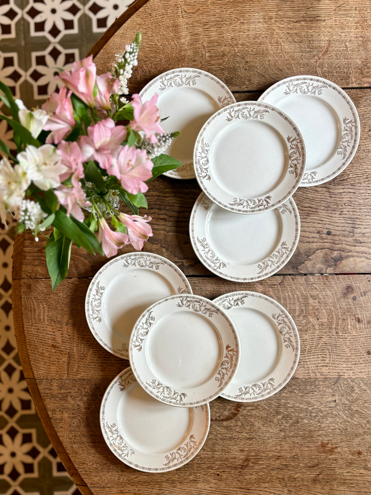 Lot de 8 assiettes à dessert vintage blanches et dorées