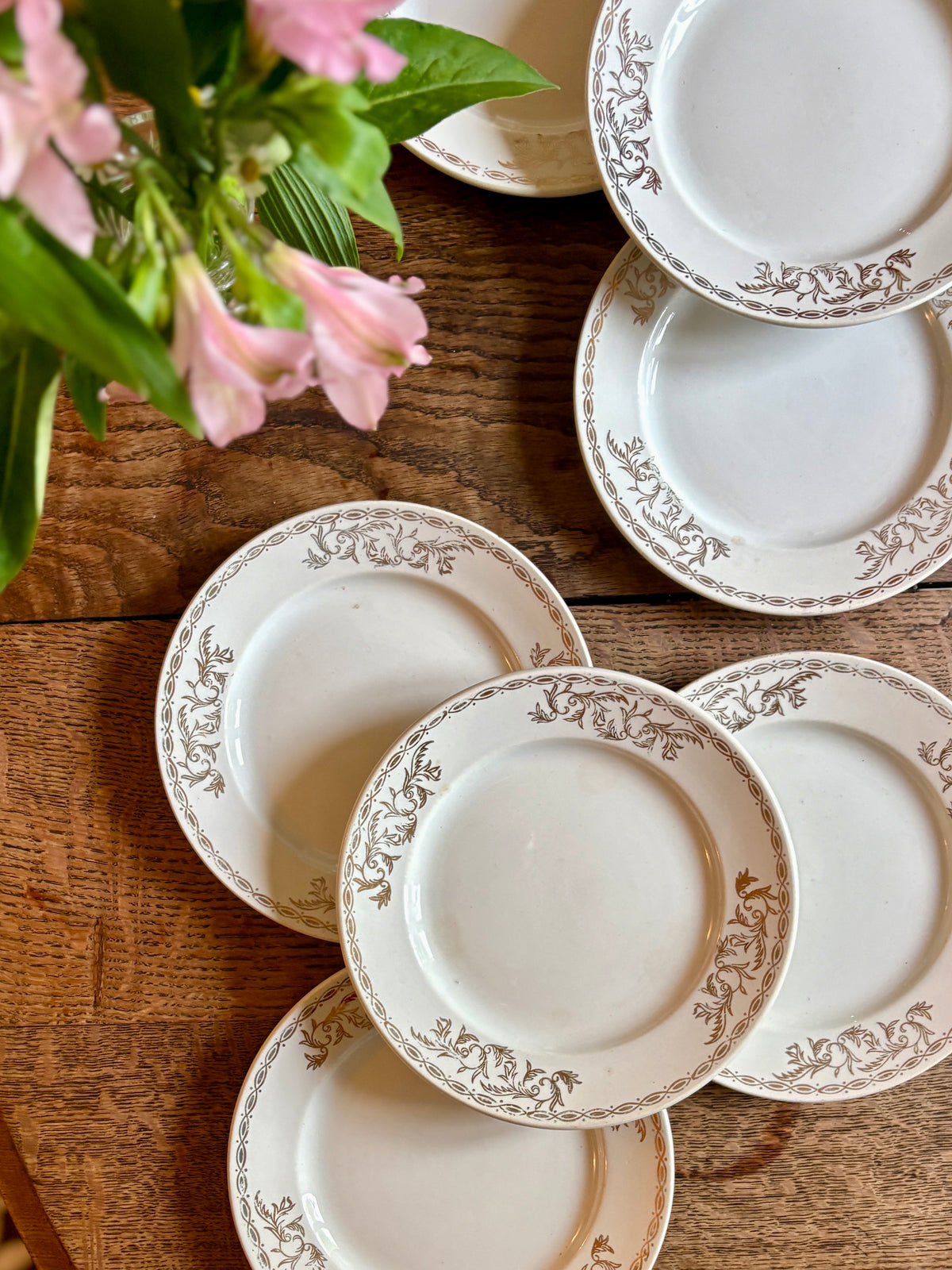 Lot de 8 assiettes à dessert vintage blanches et dorées