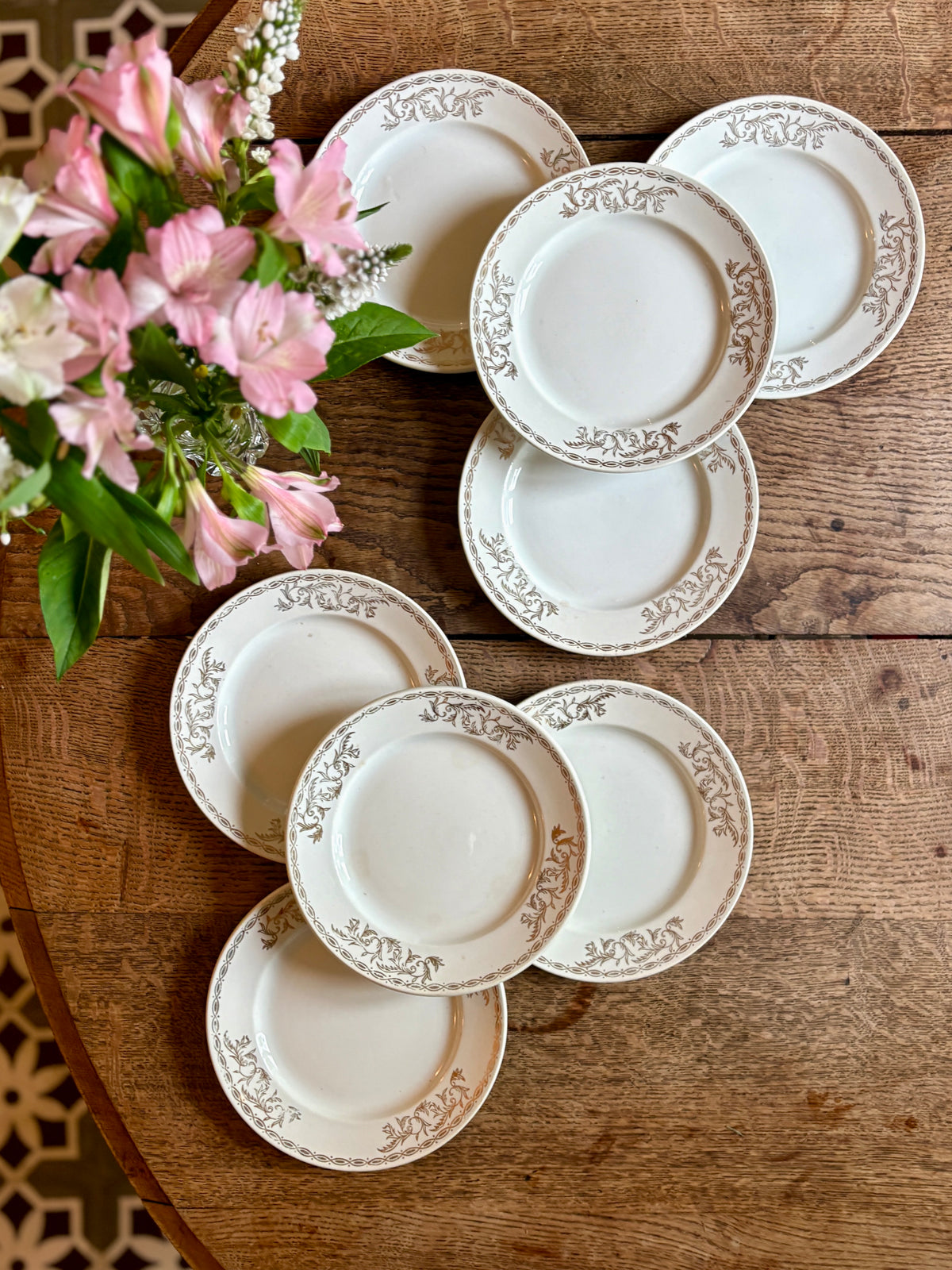 Lot de 8 assiettes à dessert vintage blanches et dorées