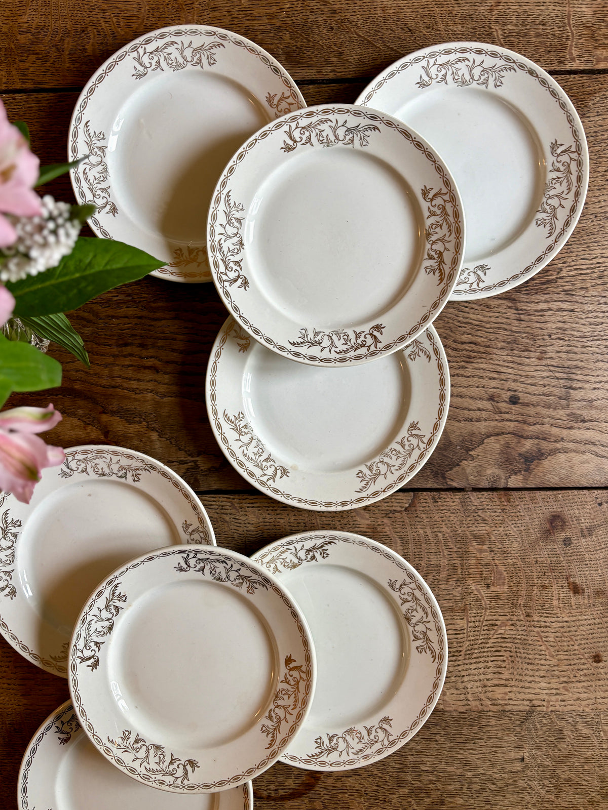 Lot de 8 assiettes à dessert vintage blanches et dorées