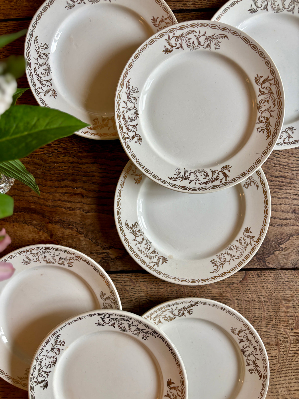 Lot de 8 assiettes à dessert vintage blanches et dorées