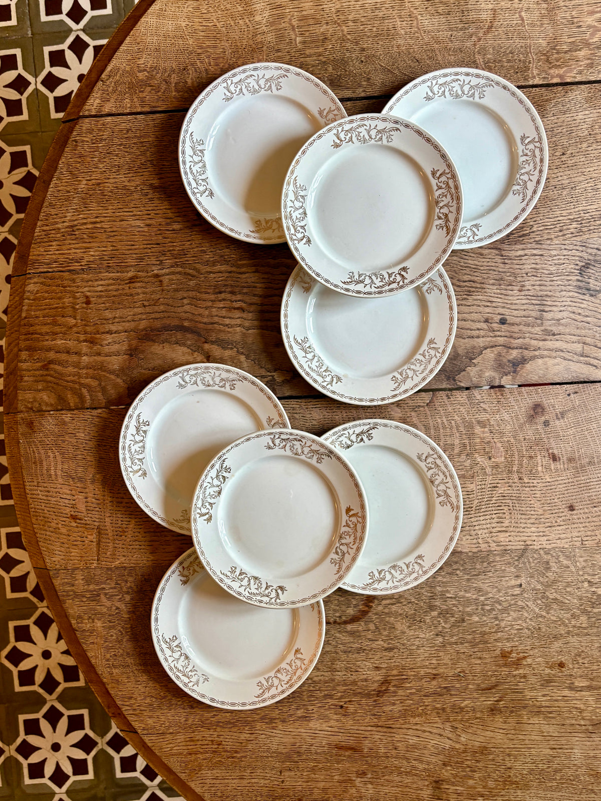 Lot de 8 assiettes à dessert vintage blanches et dorées