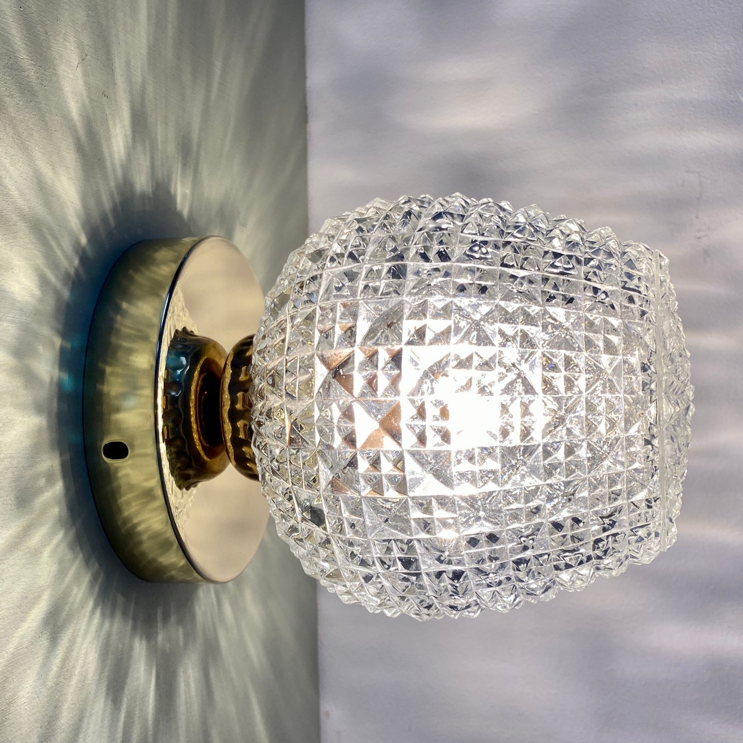 Applique ou plafonnier globe vitnage en verre pointe de diamant