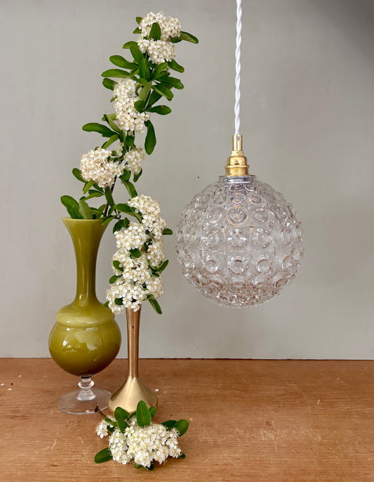 Suspension globe vintage en verre moulé