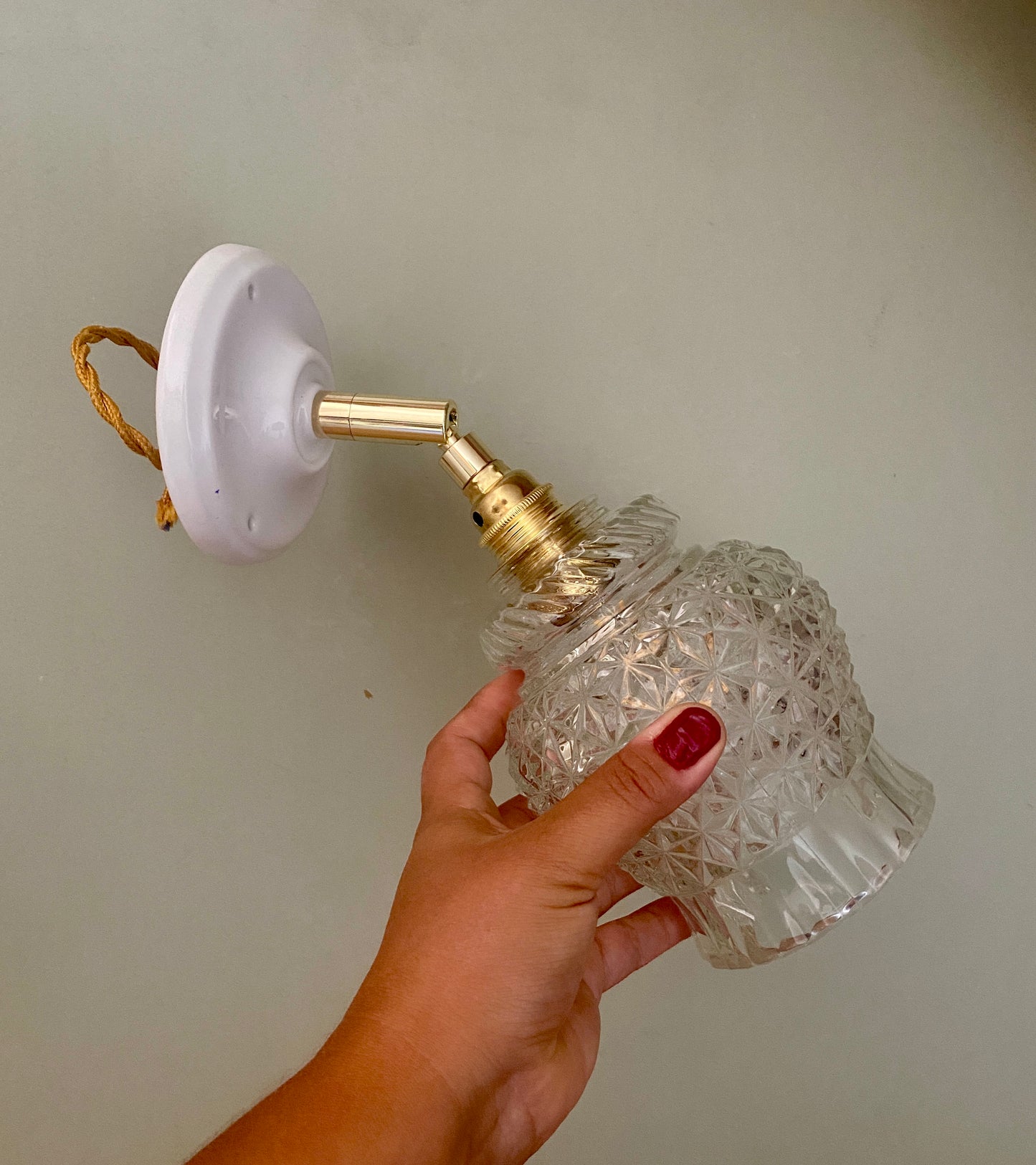 Applique tulipe vintage en verre ciselé