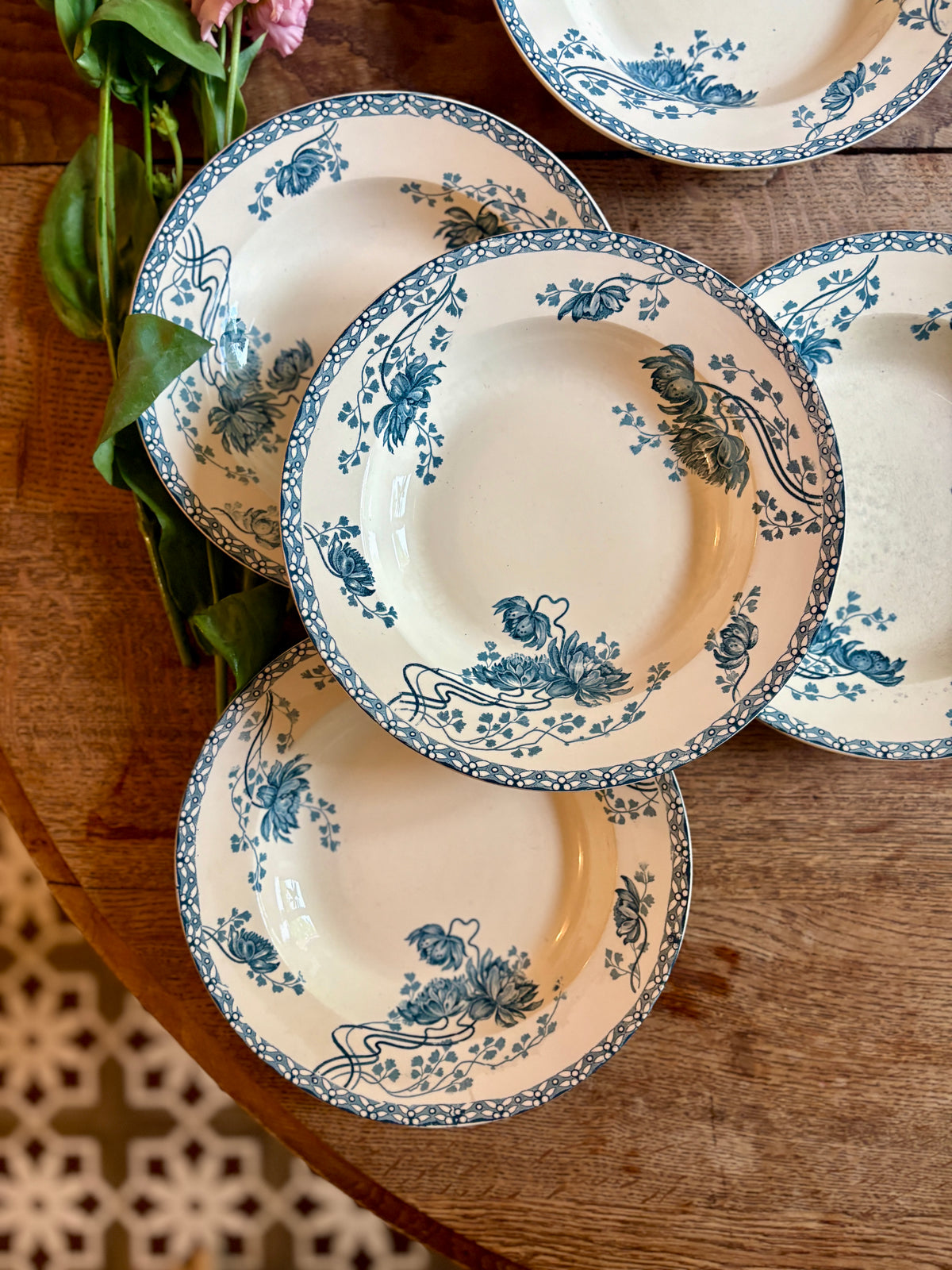 Lot de 8 assiettes creuses anciennes en terre de fer, Royat de Sarreguemines