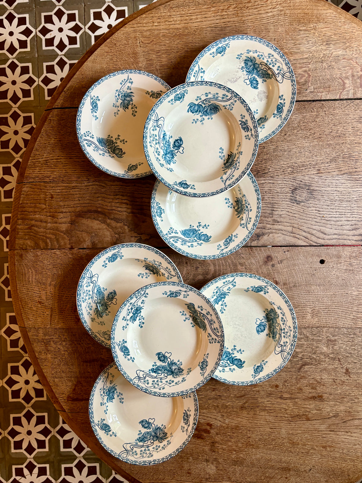 Lot de 8 assiettes creuses anciennes en terre de fer, Royat de Sarreguemines