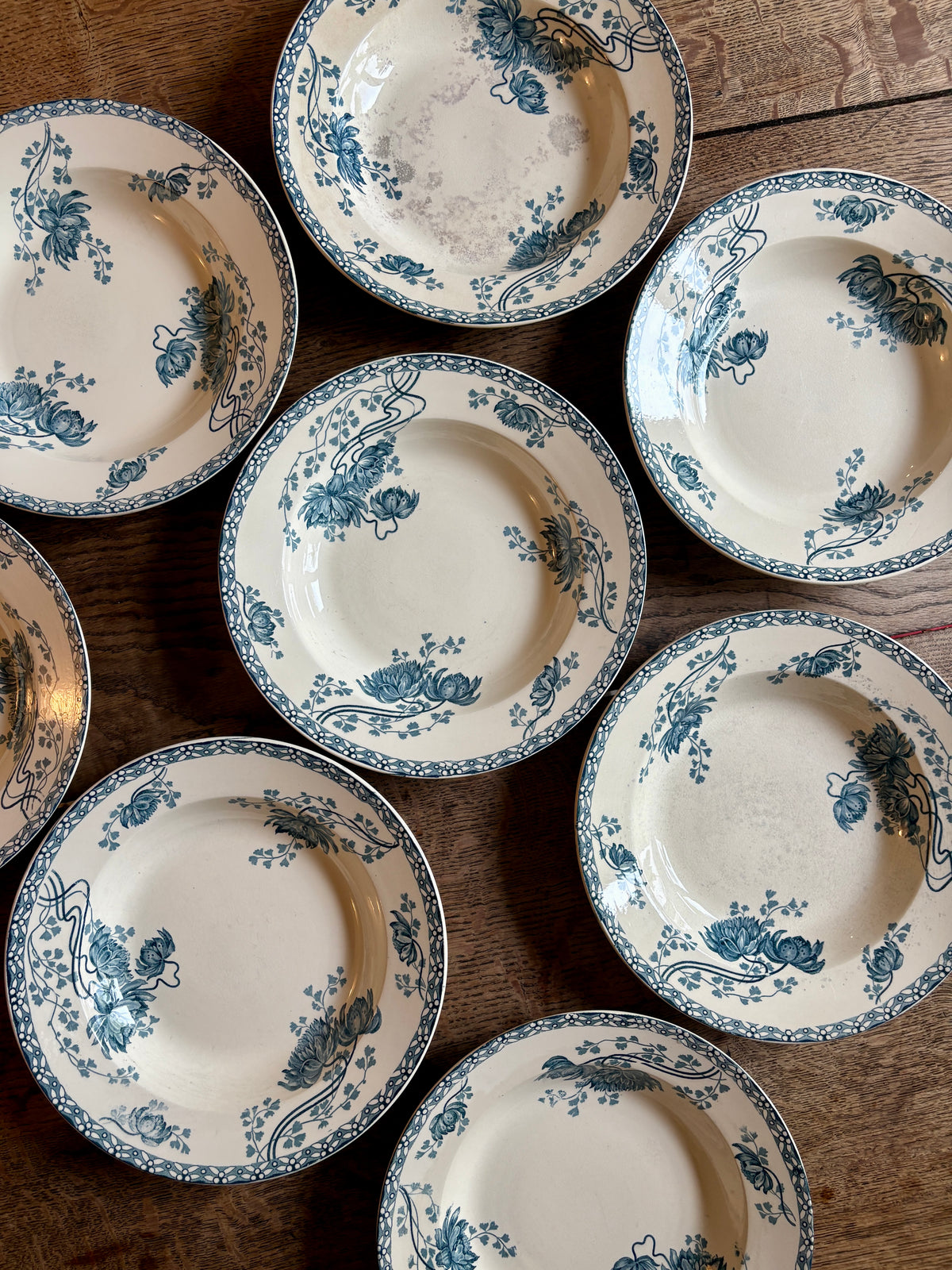 Lot de 8 assiettes creuses anciennes en terre de fer, Royat de Sarreguemines