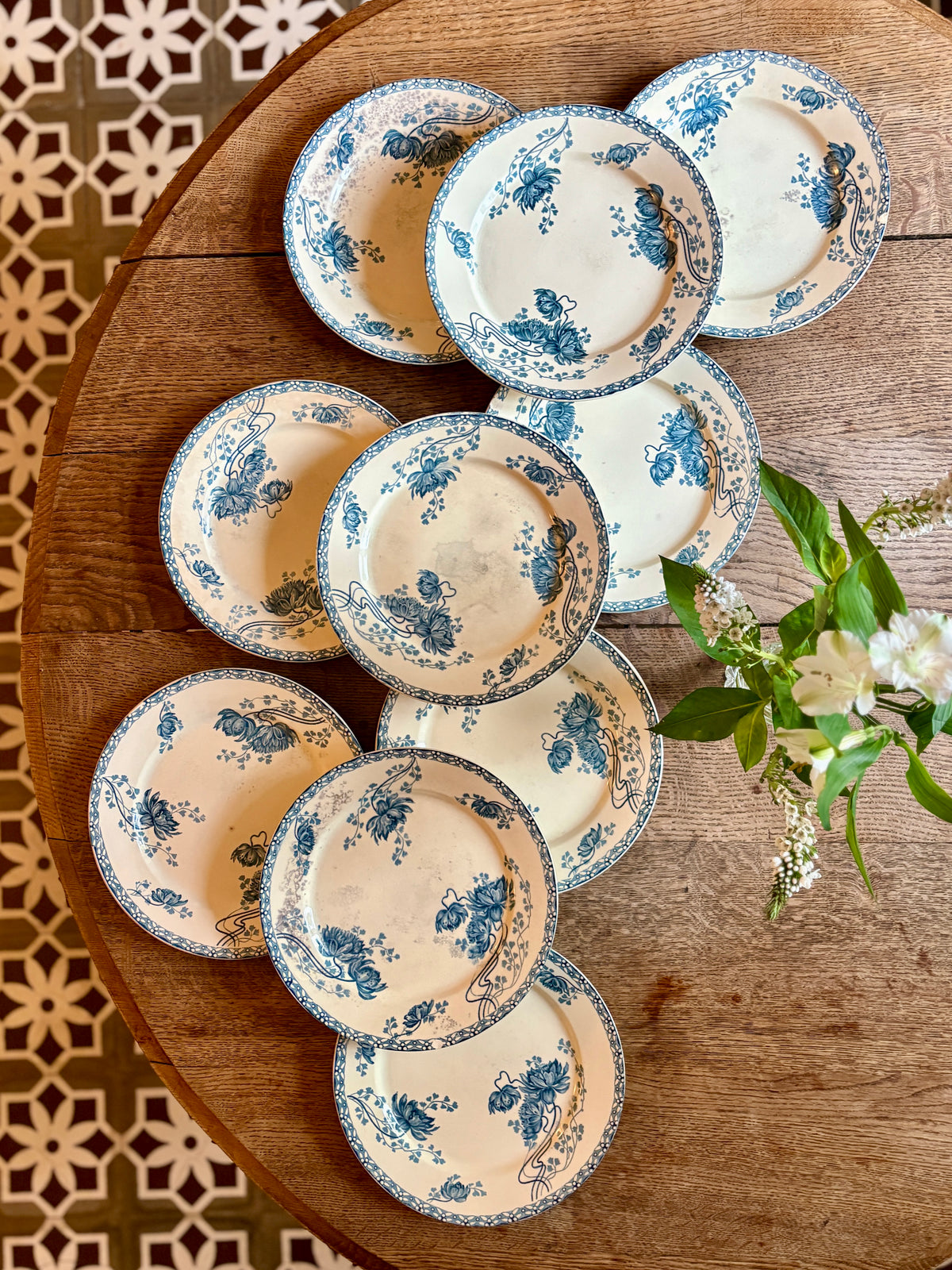 Lot de 10 assiettes plates anciennes en terre de fer, Royat de Sarreguemines