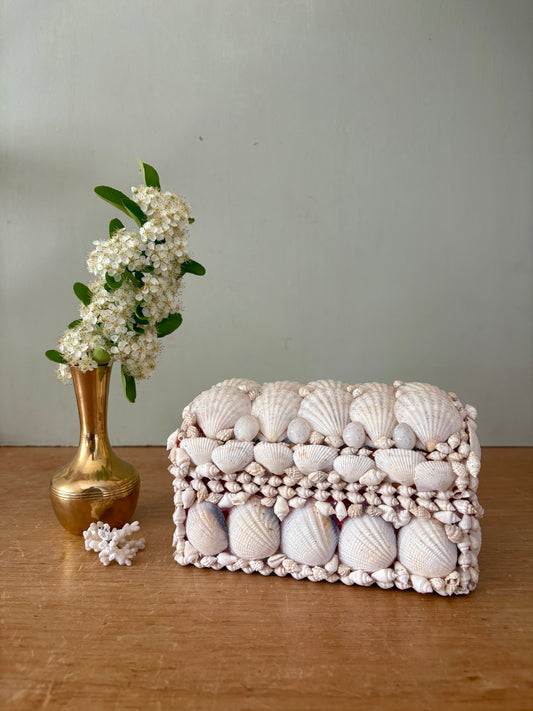 Ancienne boîte en coquillages