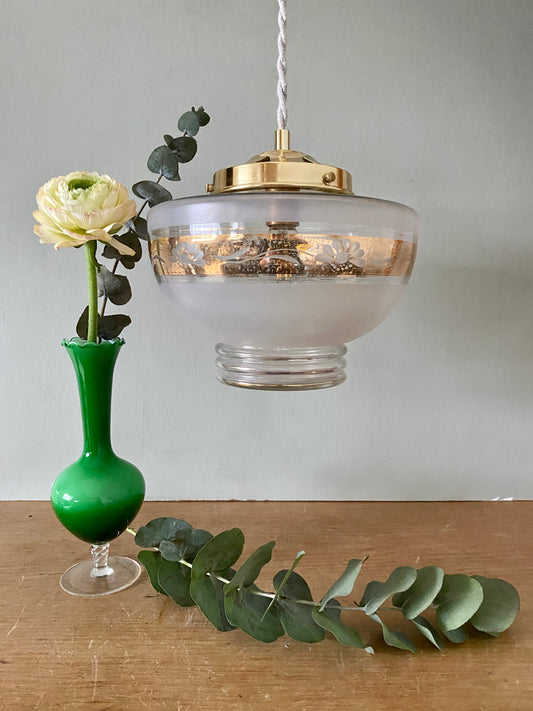 Suspension globe vintage en verre dépolis blanc et doré