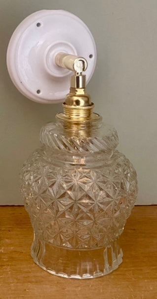 Applique tulipe vintage en verre ciselé