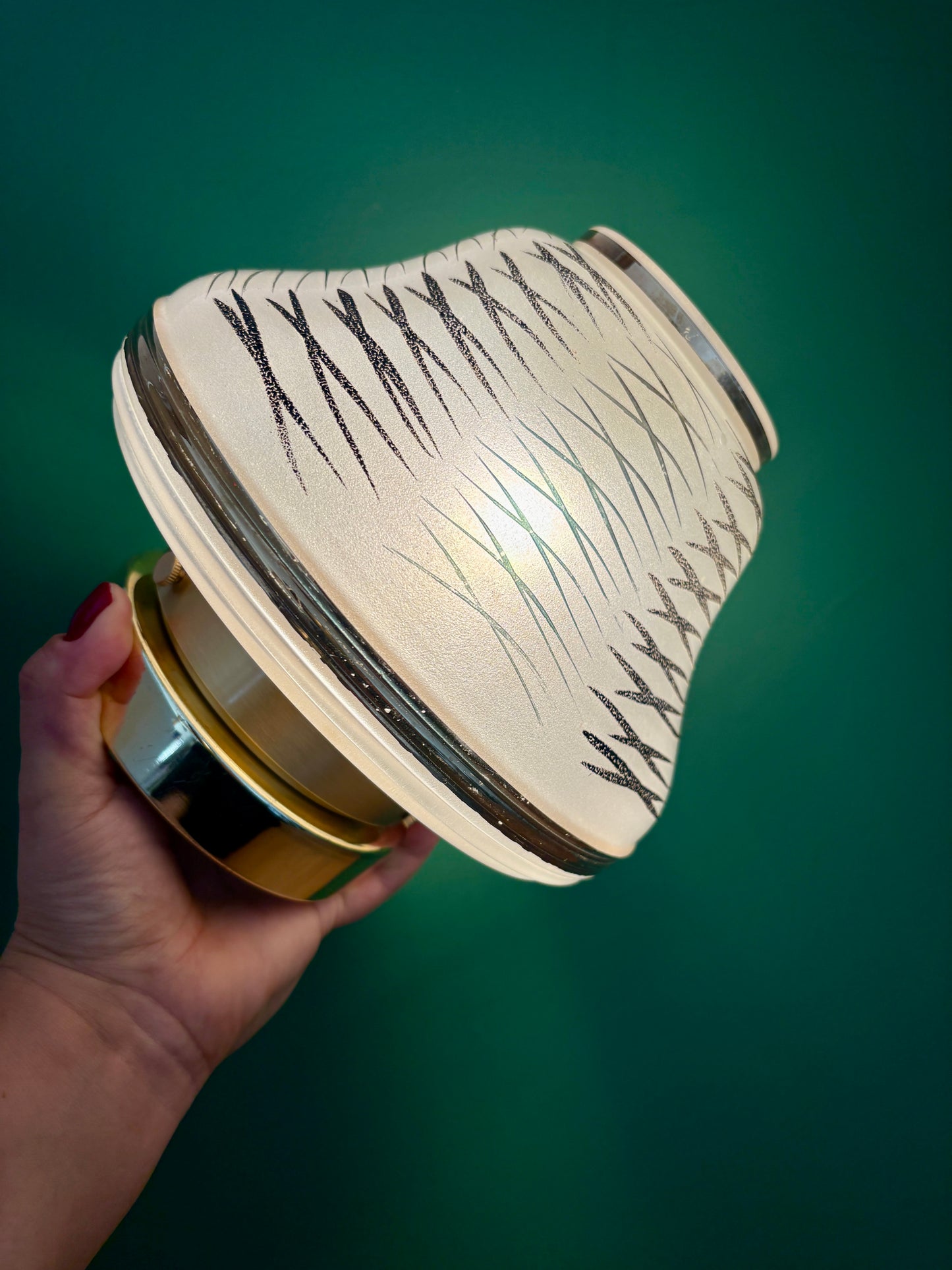 Applique/plafonnier globe vintage art déco en verre blanc,noir et doré