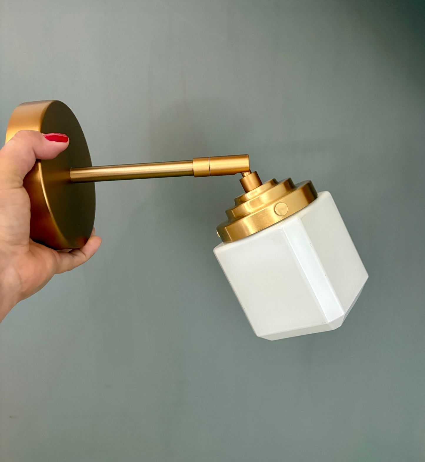 Applique globe art déco vintage en opaline blanche