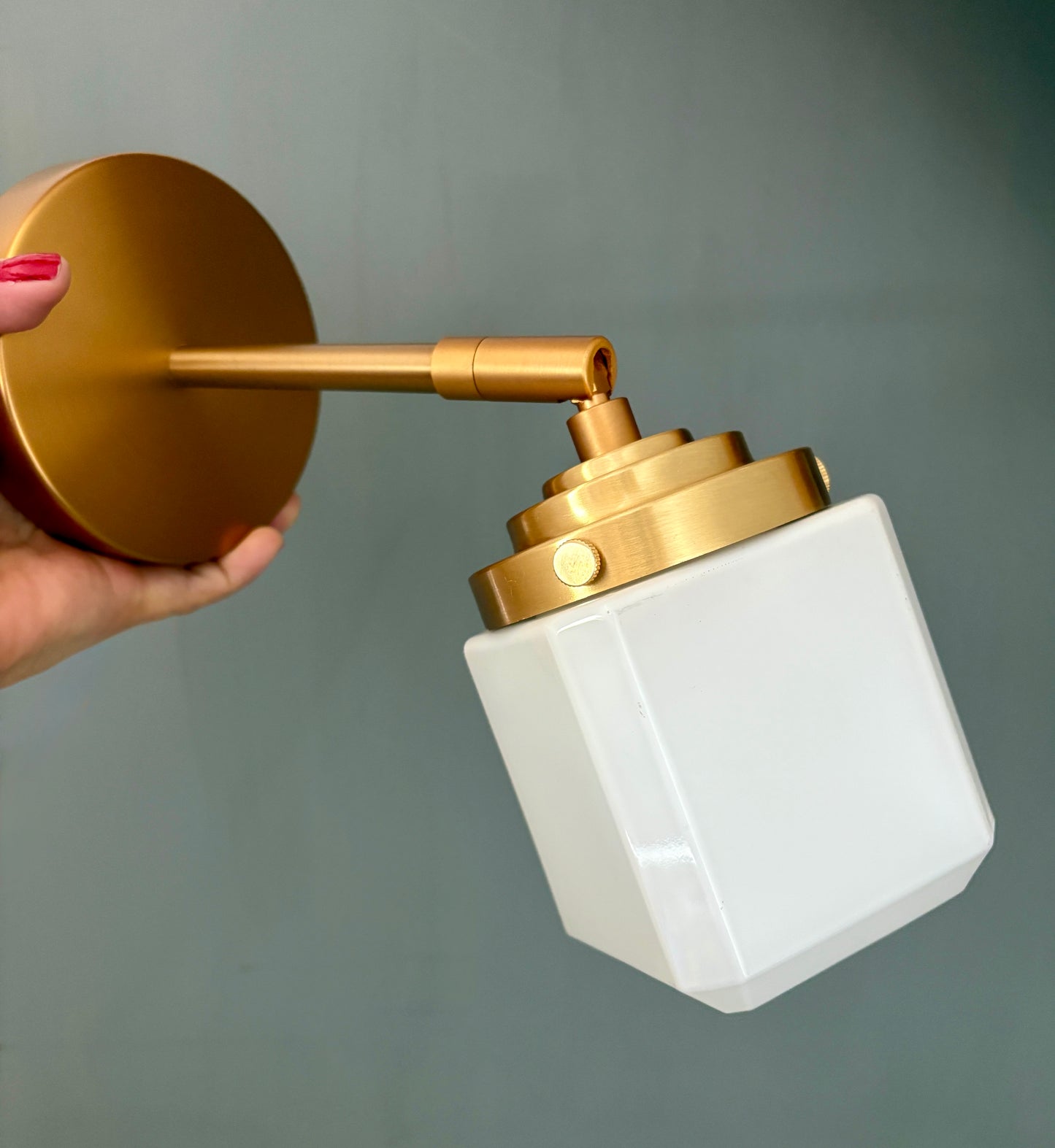 Applique globe art déco vintage en opaline blanche