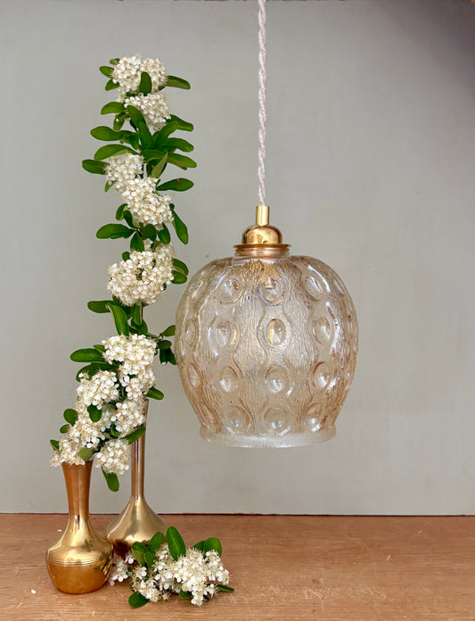 Suspension globe vintage en verre ambré