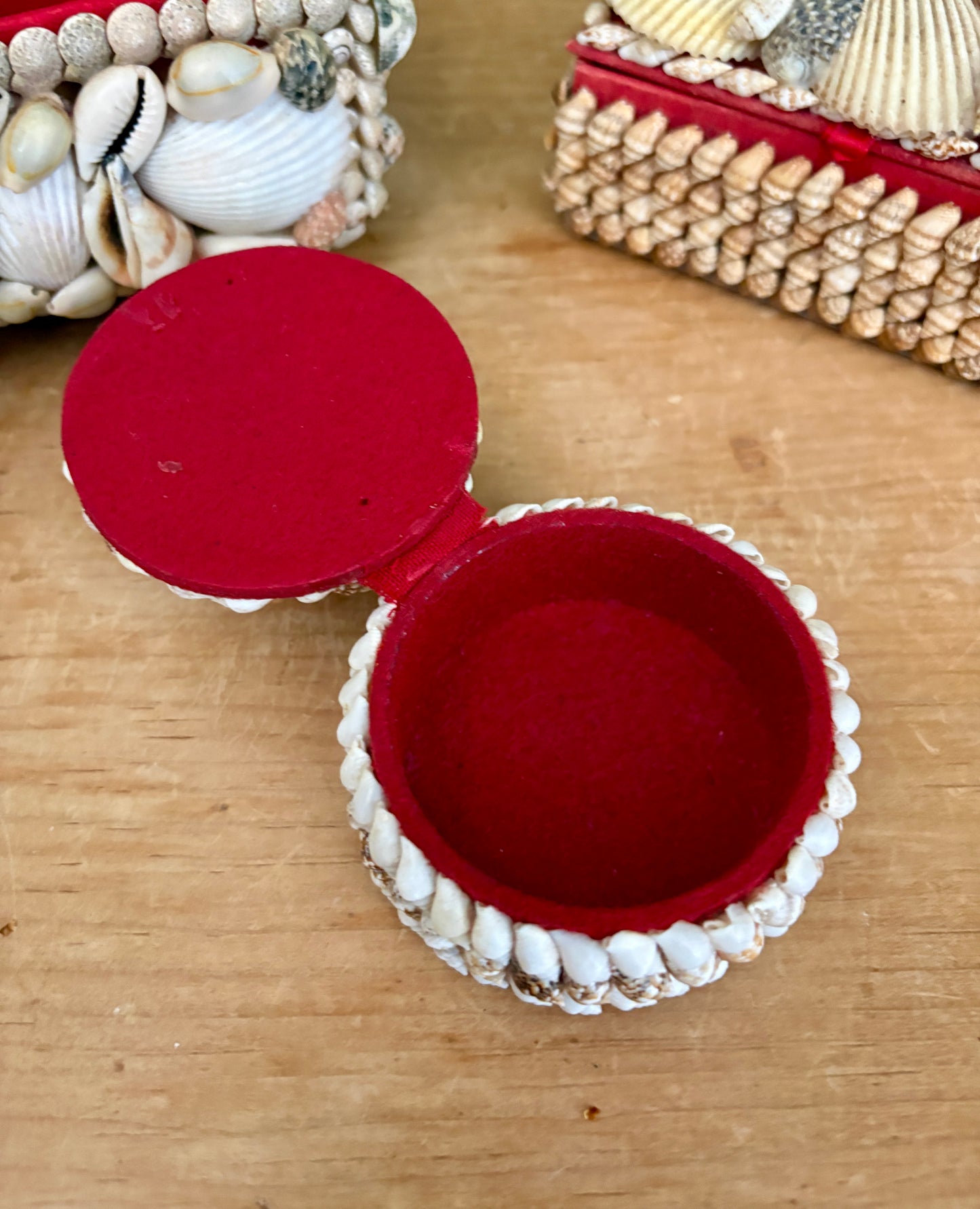 Lot de 3 Anciennes boîtes en coquillages