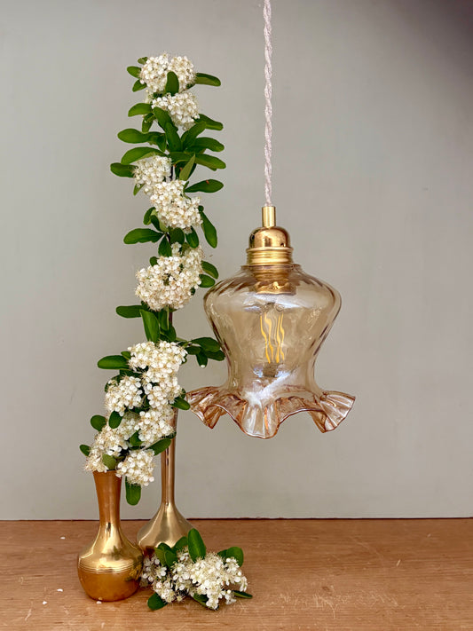 Suspension tulipe vintage en verre ambré