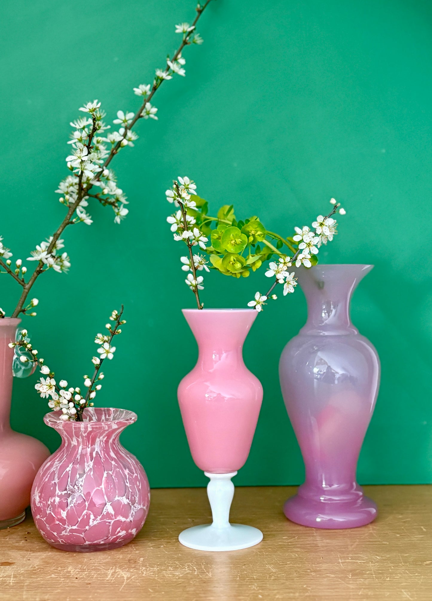 Lot de 5 vases/soliflores vintage en verre et opaline rose et rouge