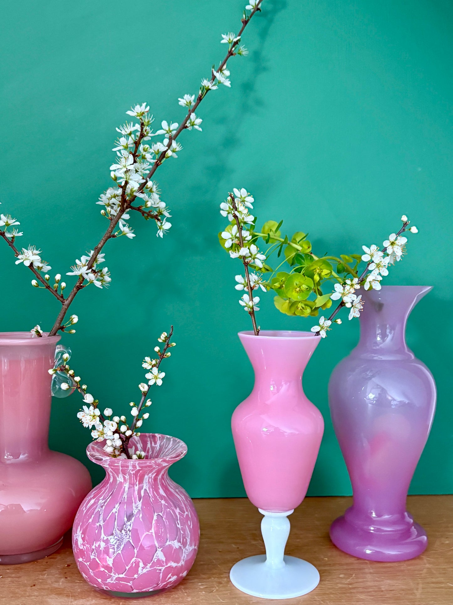 Lot de 5 vases/soliflores vintage en verre et opaline rose et rouge