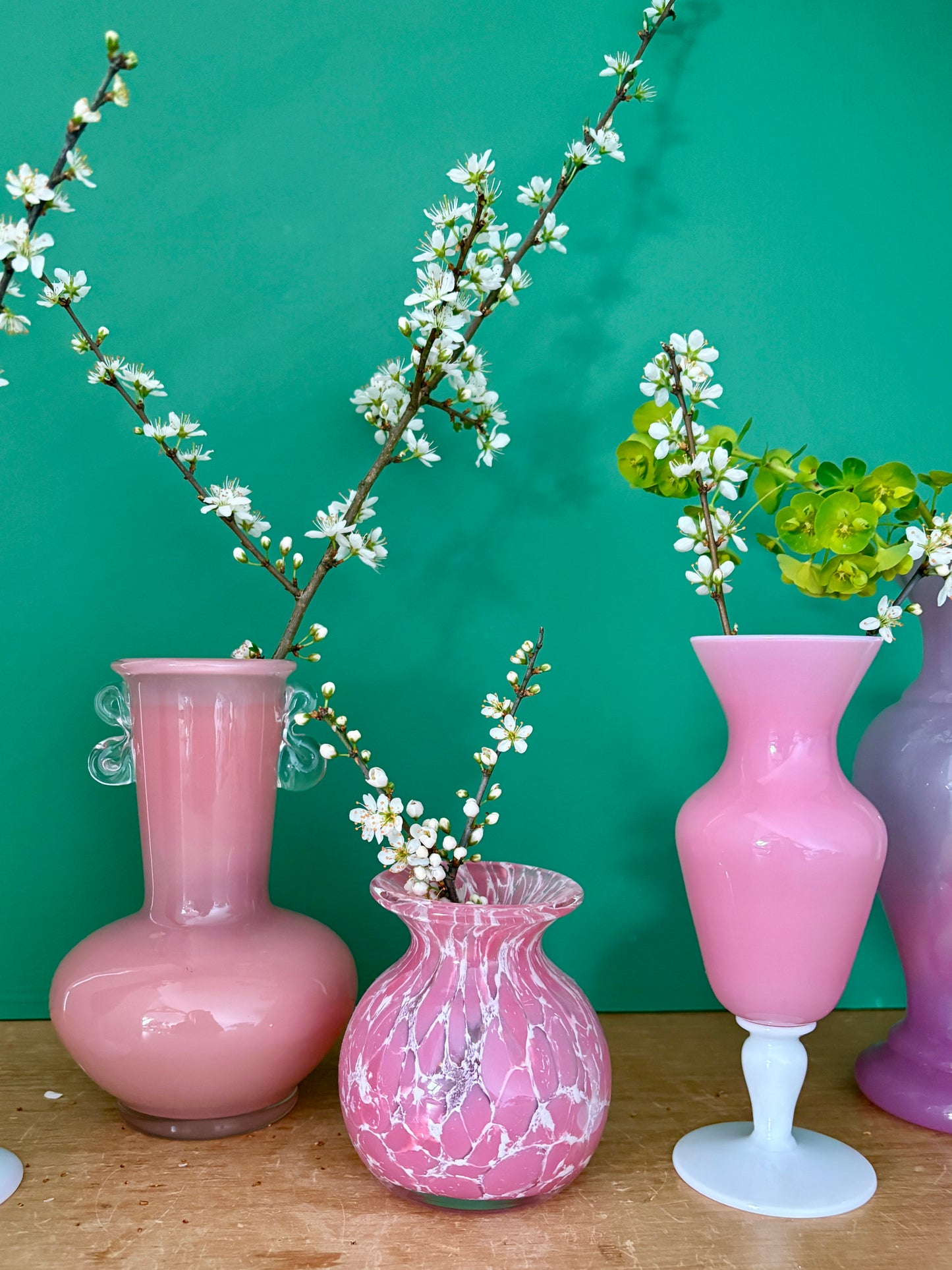 Lot de 5 vases/soliflores vintage en verre et opaline rose et rouge