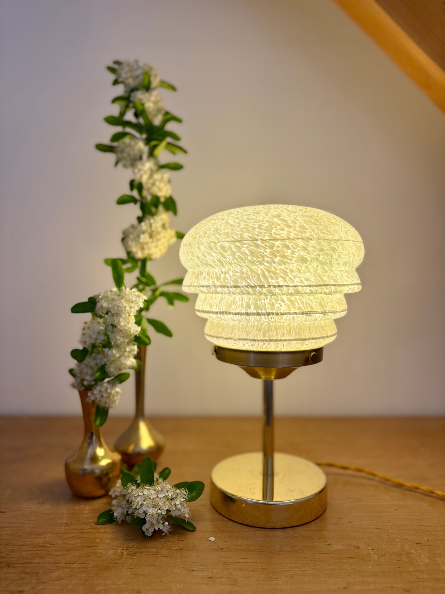 Lampe à poser globe vintage en verre de Clichy vert et doré