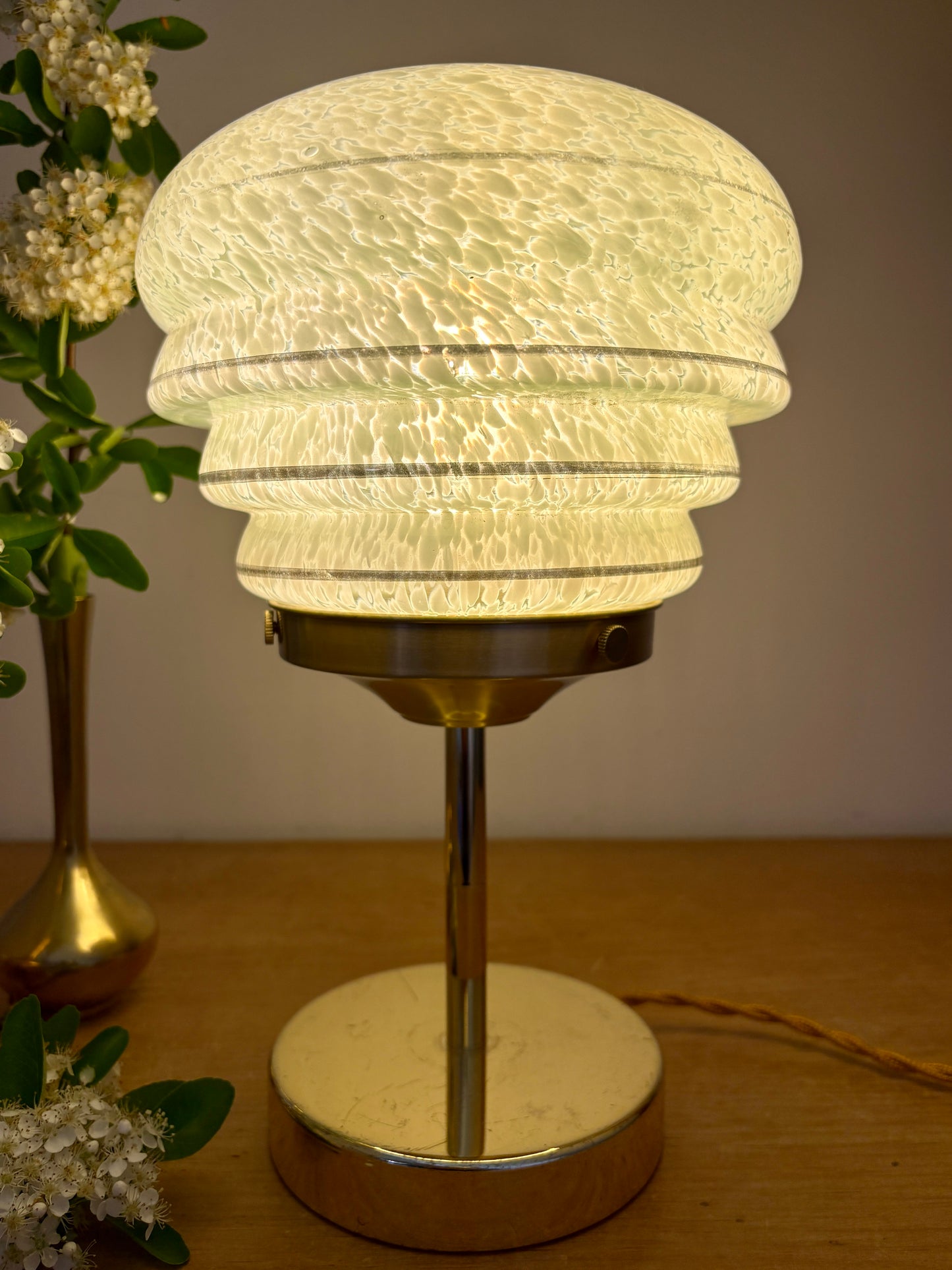 Lampe à poser globe vintage en verre de Clichy vert et doré