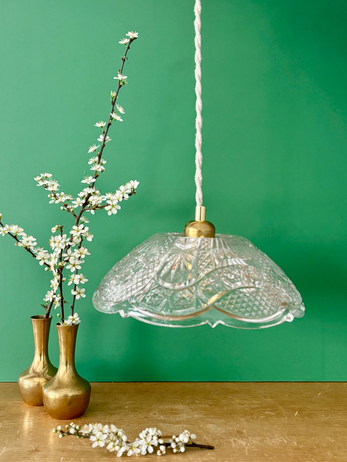 Suspension abat-jour vintage en verre travaillé - collection vaisselle -