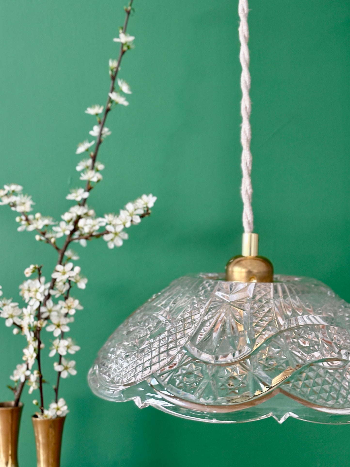 Suspension abat-jour vintage en verre travaillé - collection vaisselle -