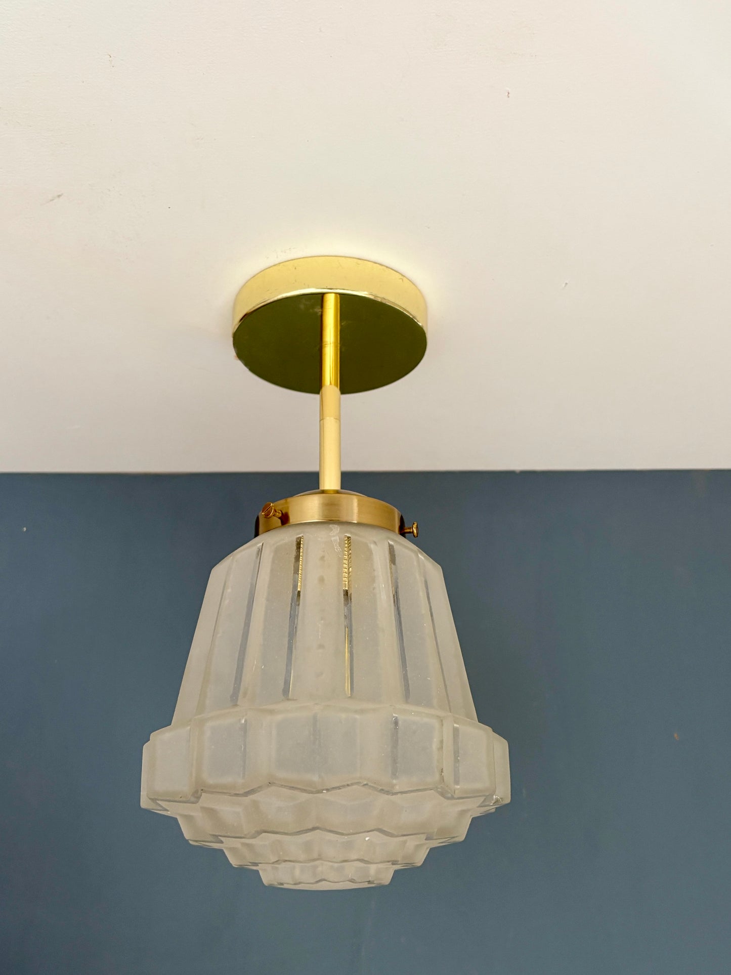 Suspension / Plafonnier globe vintage art déco en verre dépoli