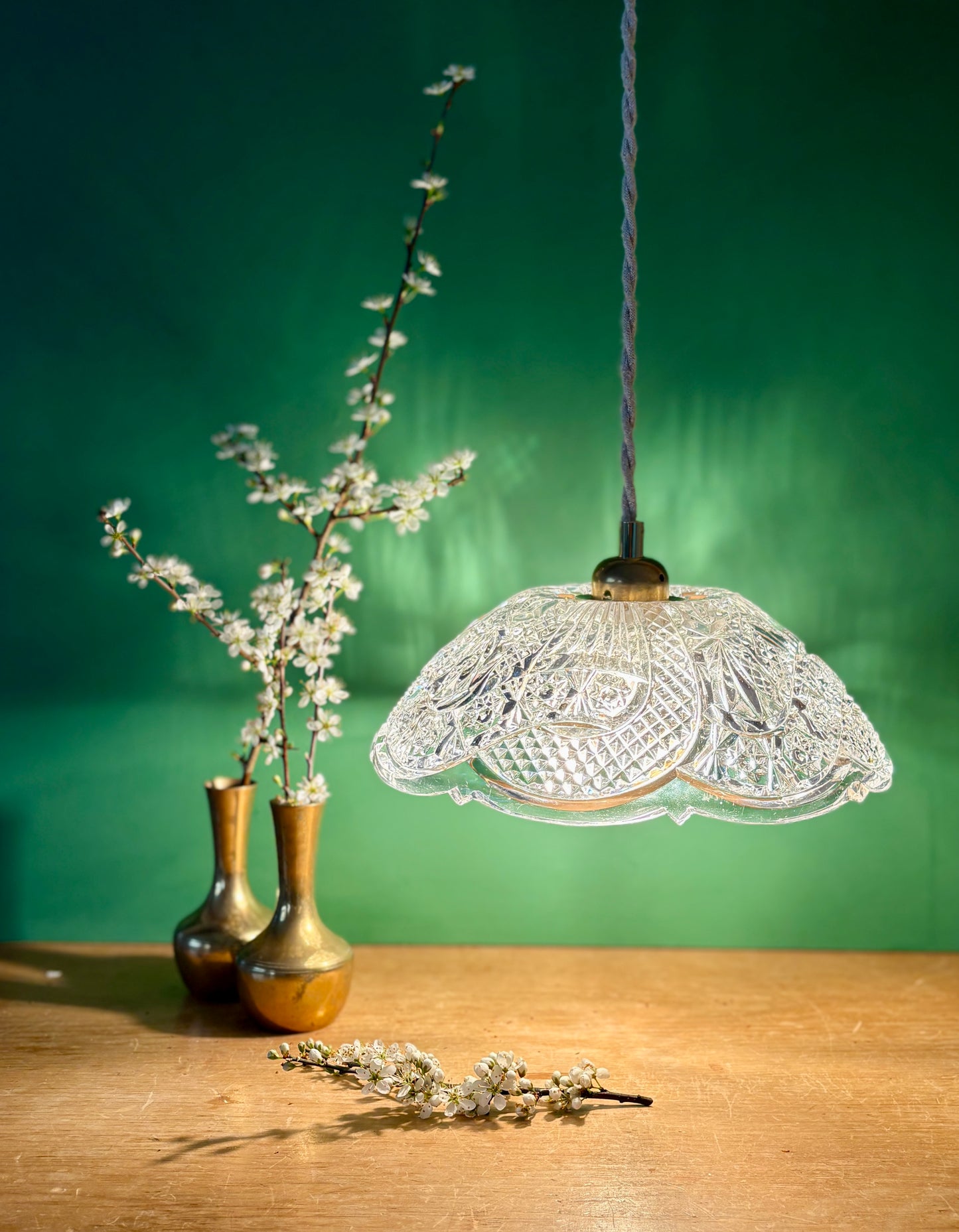Suspension abat-jour vintage en verre travaillé - collection vaisselle -