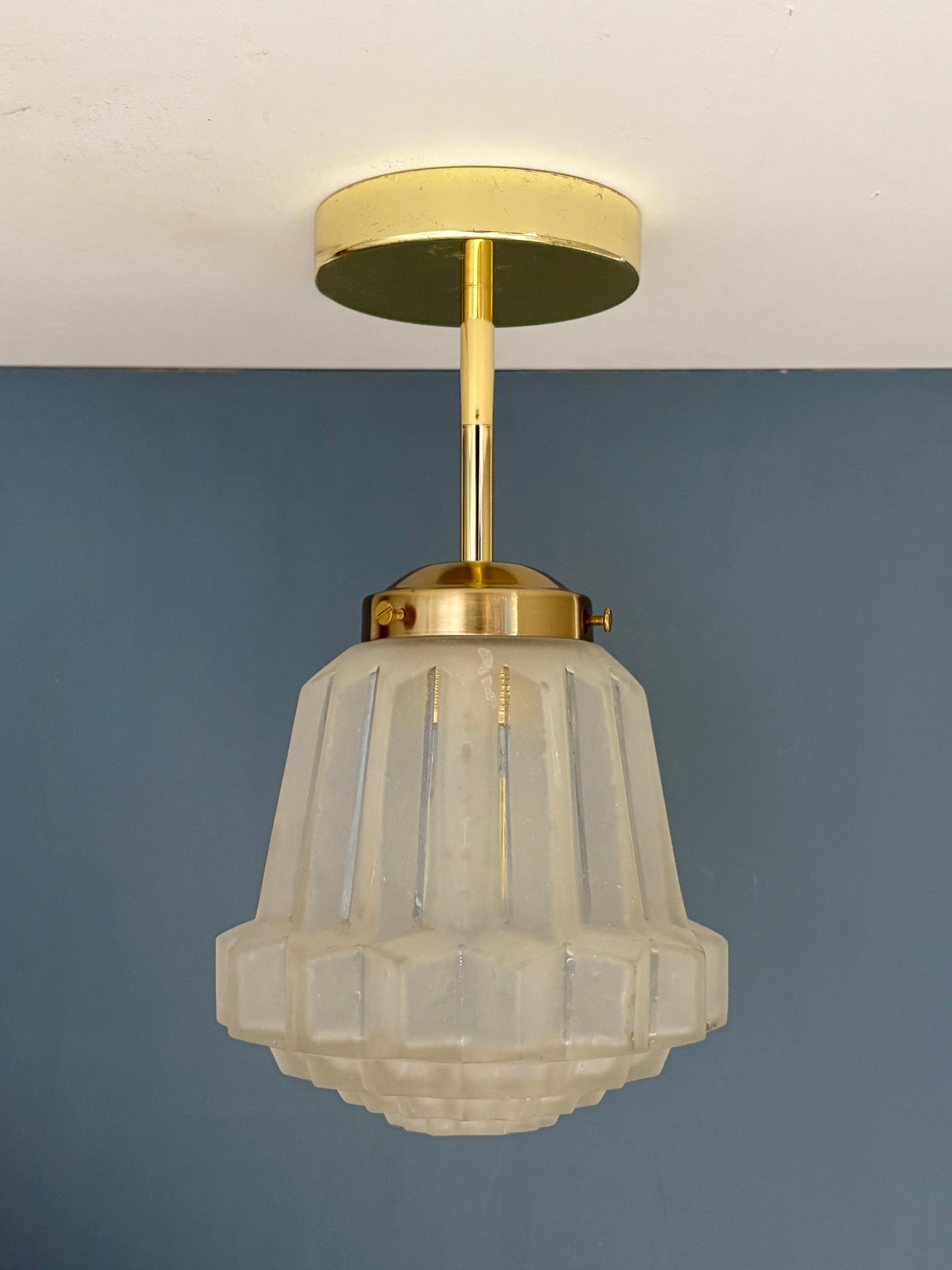 Suspension / Plafonnier globe vintage art déco en verre dépoli