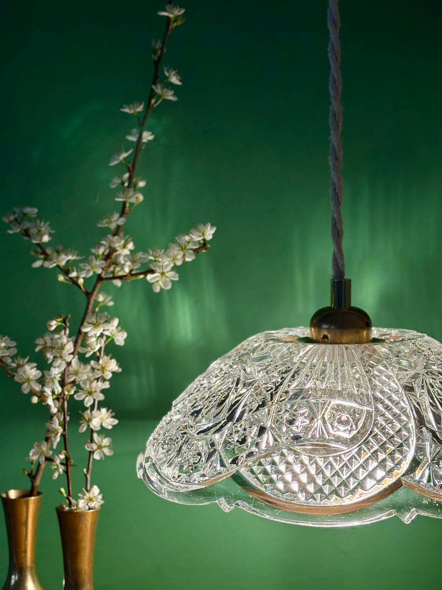 Suspension abat-jour vintage en verre travaillé - collection vaisselle -