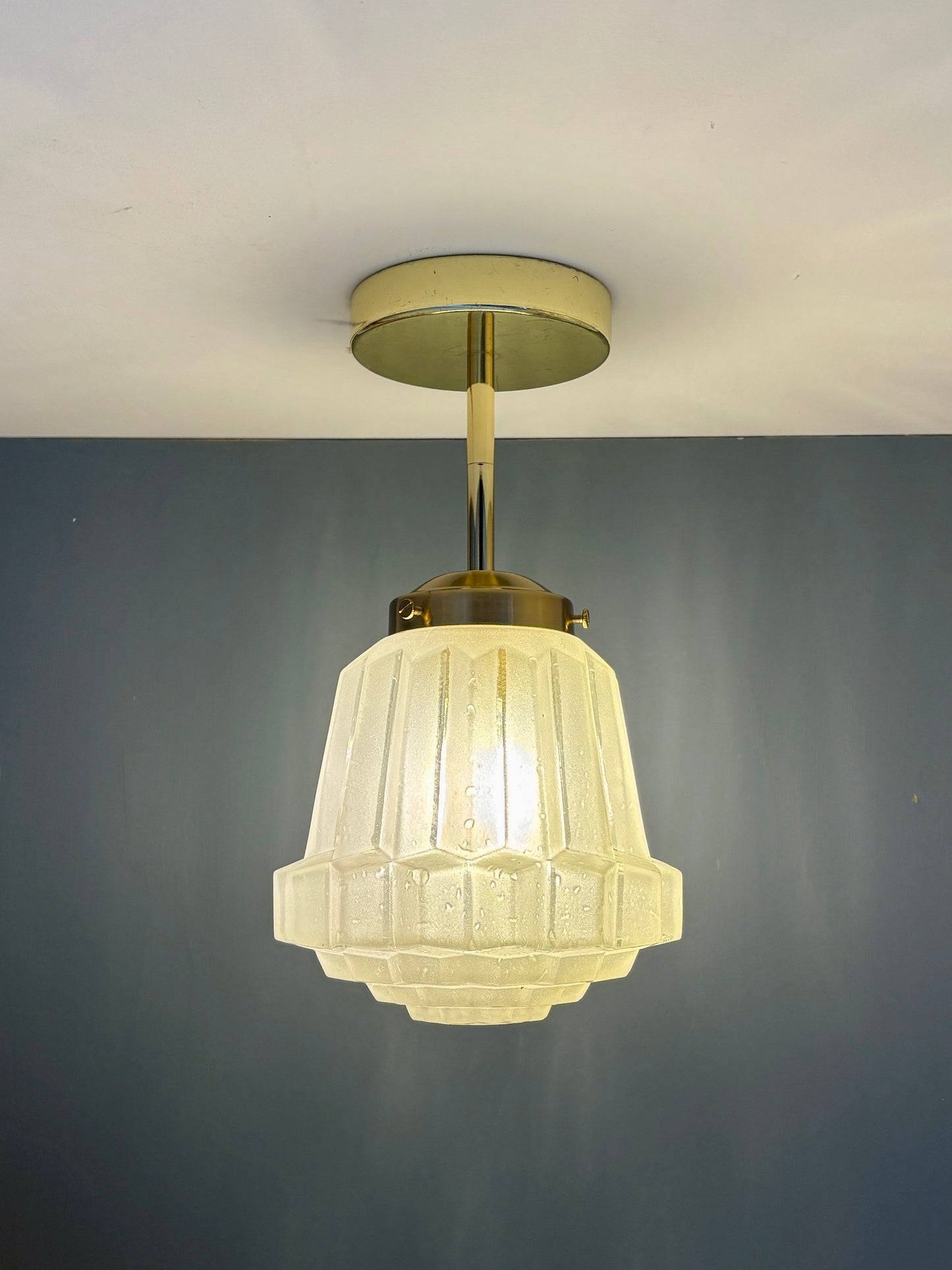 Suspension / Plafonnier globe vintage art déco en verre dépoli